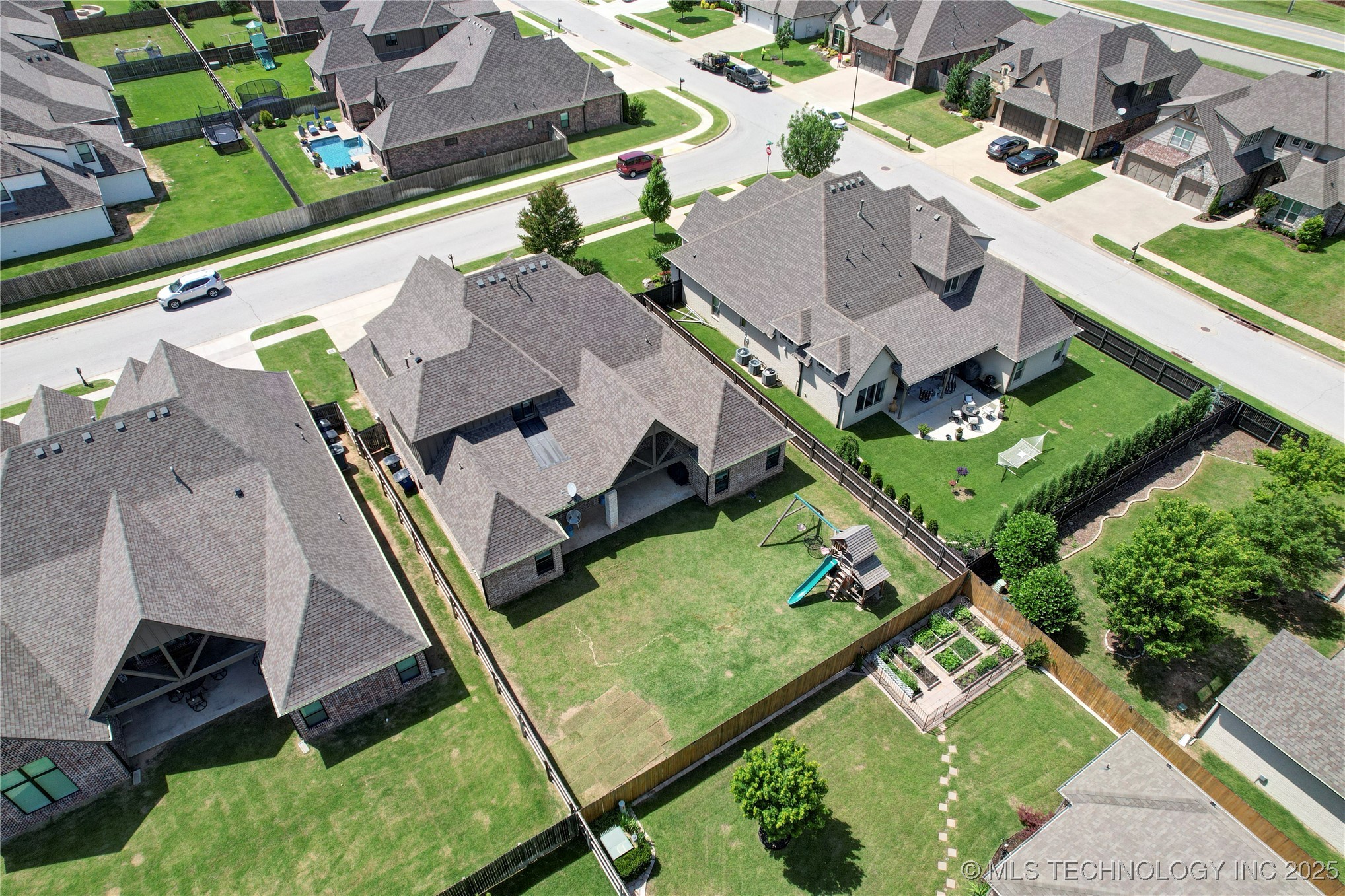 Bixby, Oklahoma, 74008, United States, 5 Bedrooms Bedrooms, ,4 BathroomsBathrooms,Residential,For Sale,1817544