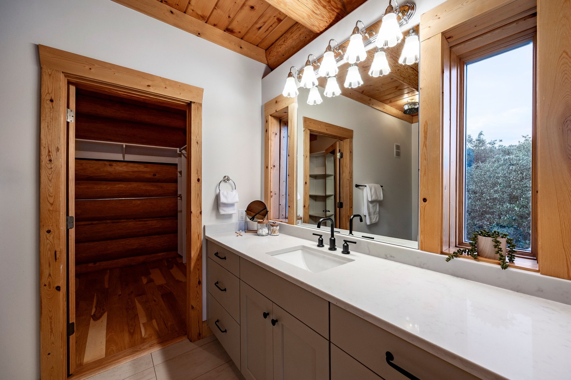  Refined Mountain Home on 1.27 Acres Near Snowbasin - 物件實景