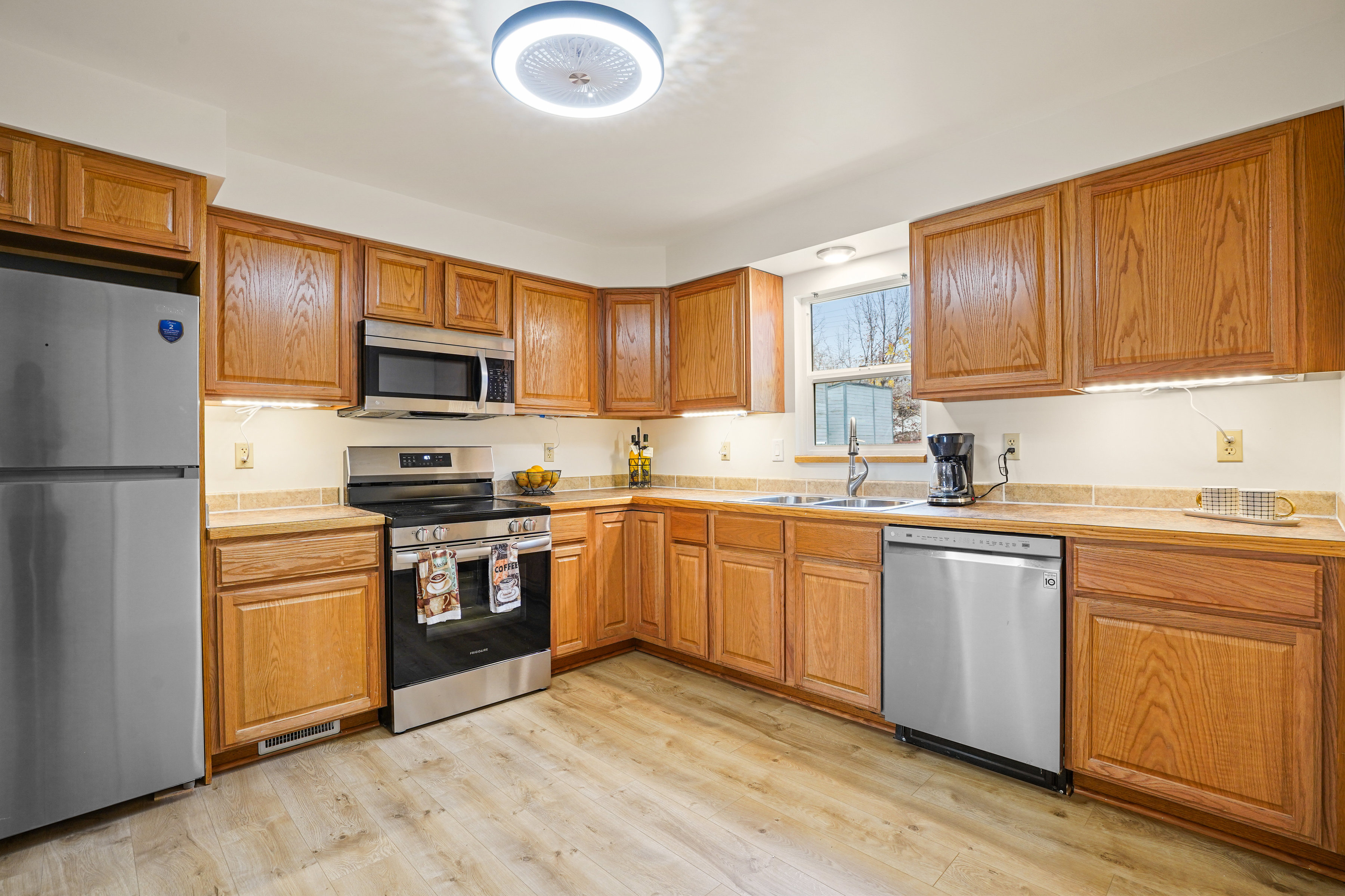  Lives Like Two Homes - 物件實景