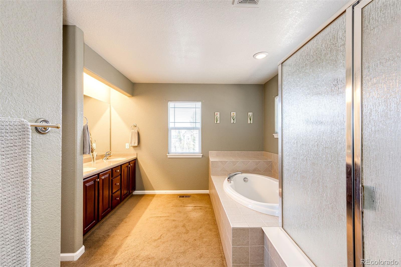 Aurora, Colorado, 80016, United States, 5 Bedrooms Bedrooms, ,3 BathroomsBathrooms,Residential,For Sale,1890934