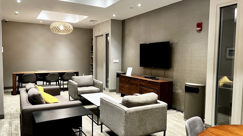 Boston, Massachusetts, 02118, United States, 1 Bedroom Bedrooms, ,1 BathroomBathrooms,Residential,For Sale,1950735