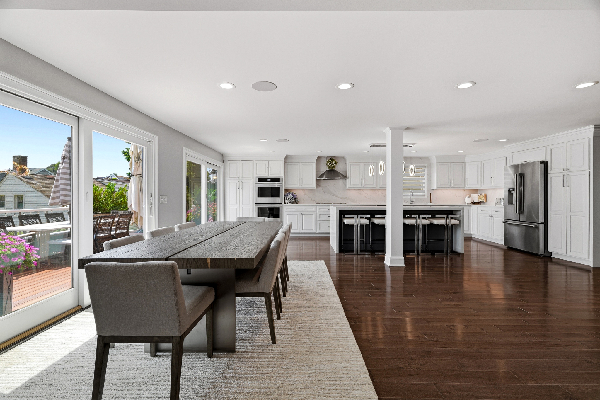  Experience sophisticated waterfront living along the shoreline. - 物件實景