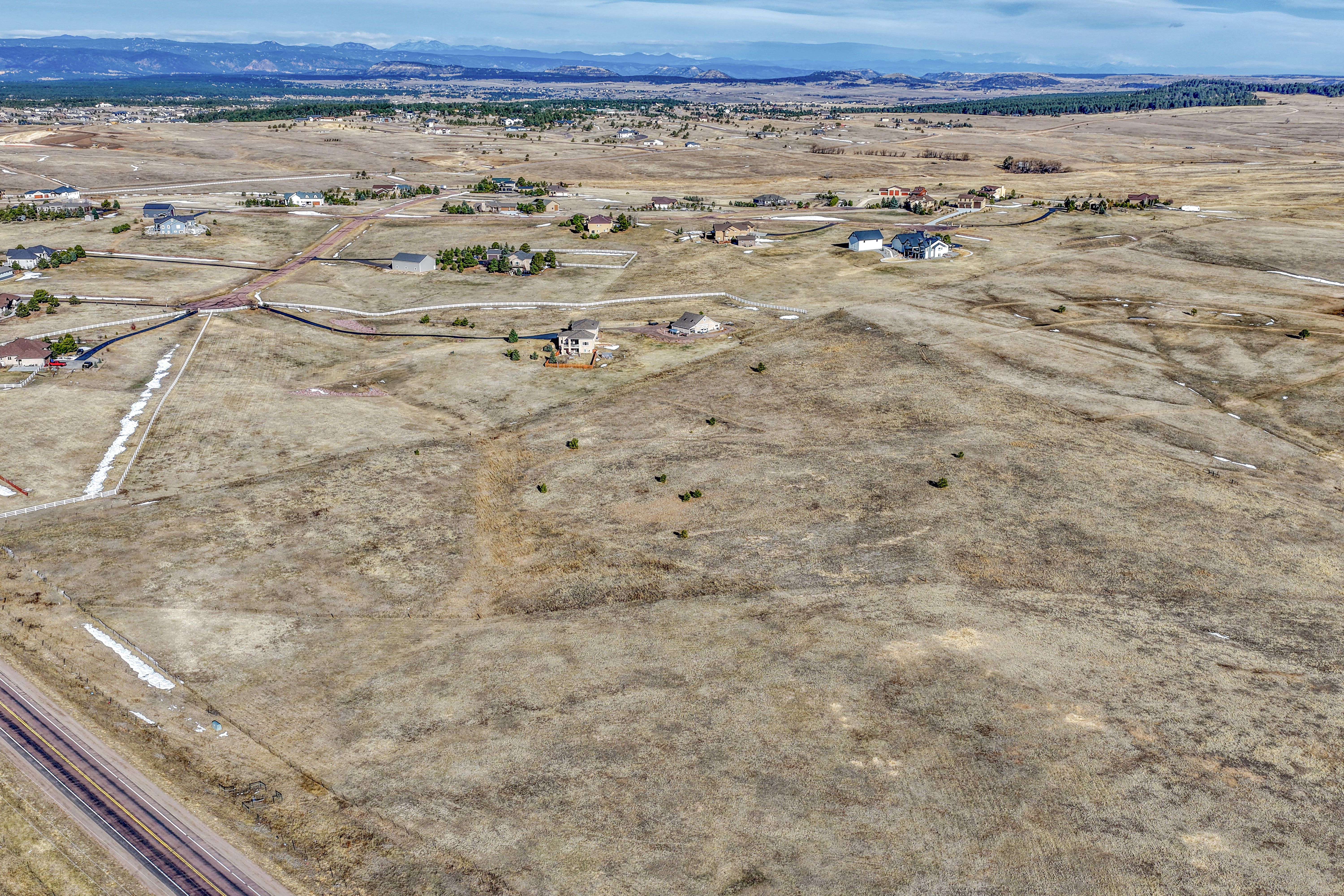  5 acres with mountain views in sought after Black Forest - 物件實景