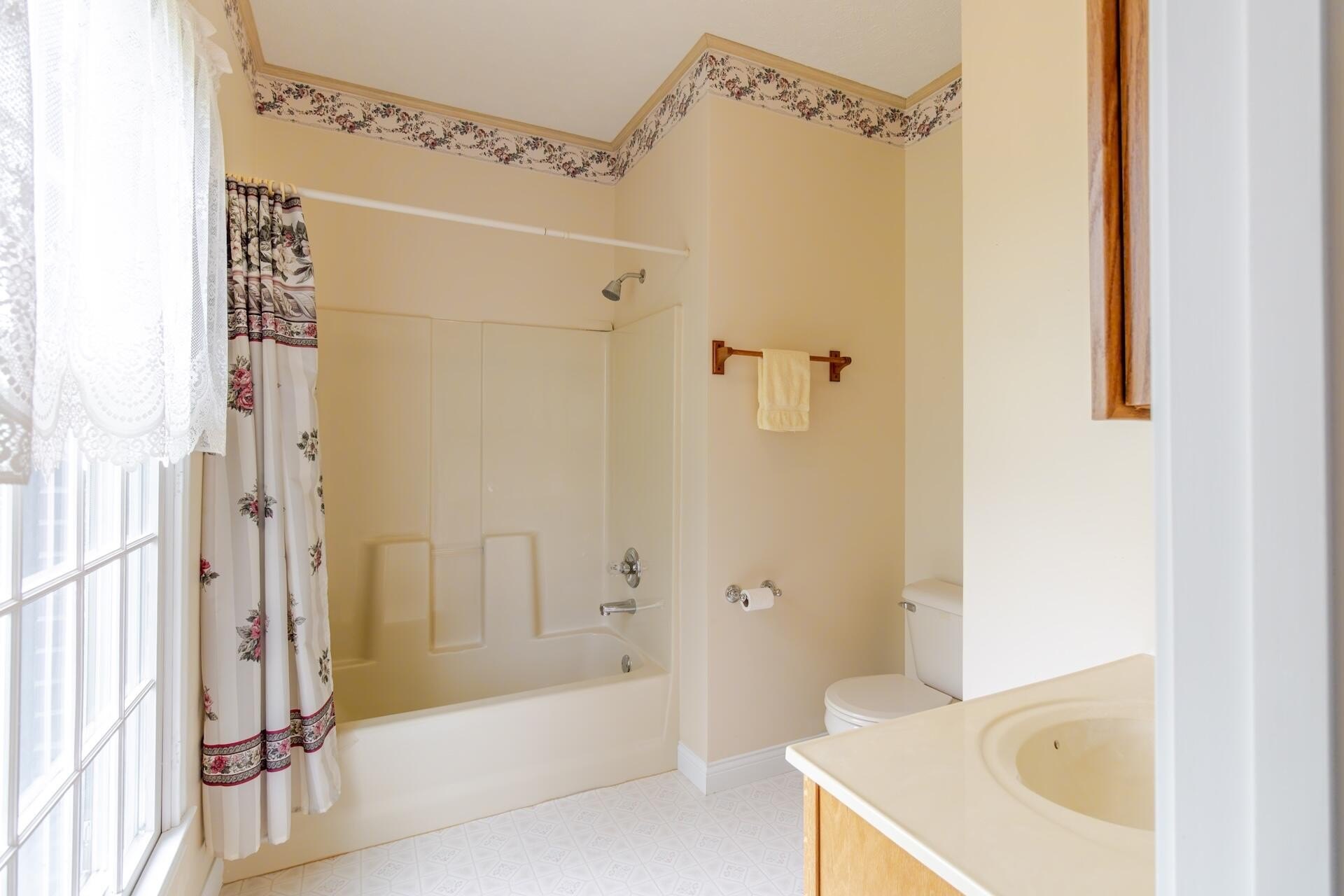 Glencoe, Kentucky, 41046, United States, 5 Bedrooms Bedrooms, ,4 BathroomsBathrooms,Residential,For Sale,1921882