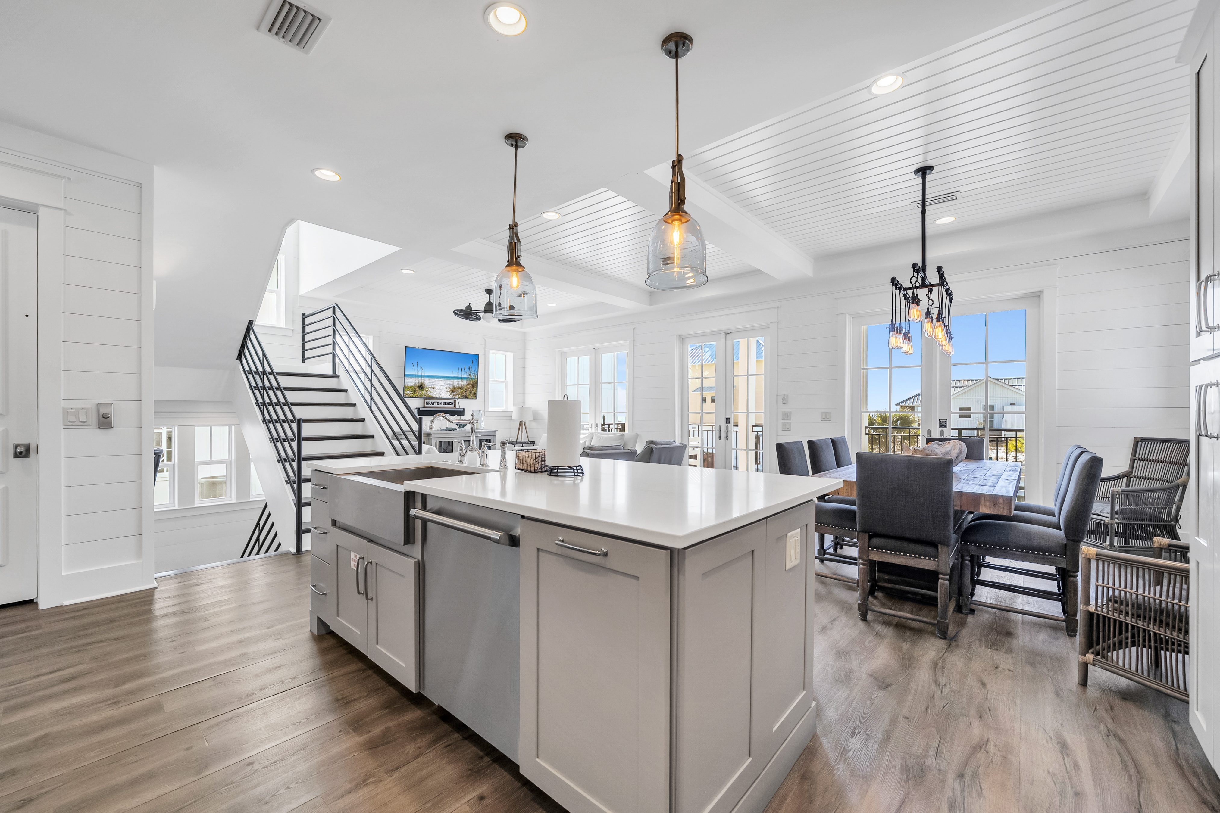  Iconic Grayton Beachfront Retreat with Elevator, Pool & Ample Parking - 物件實景