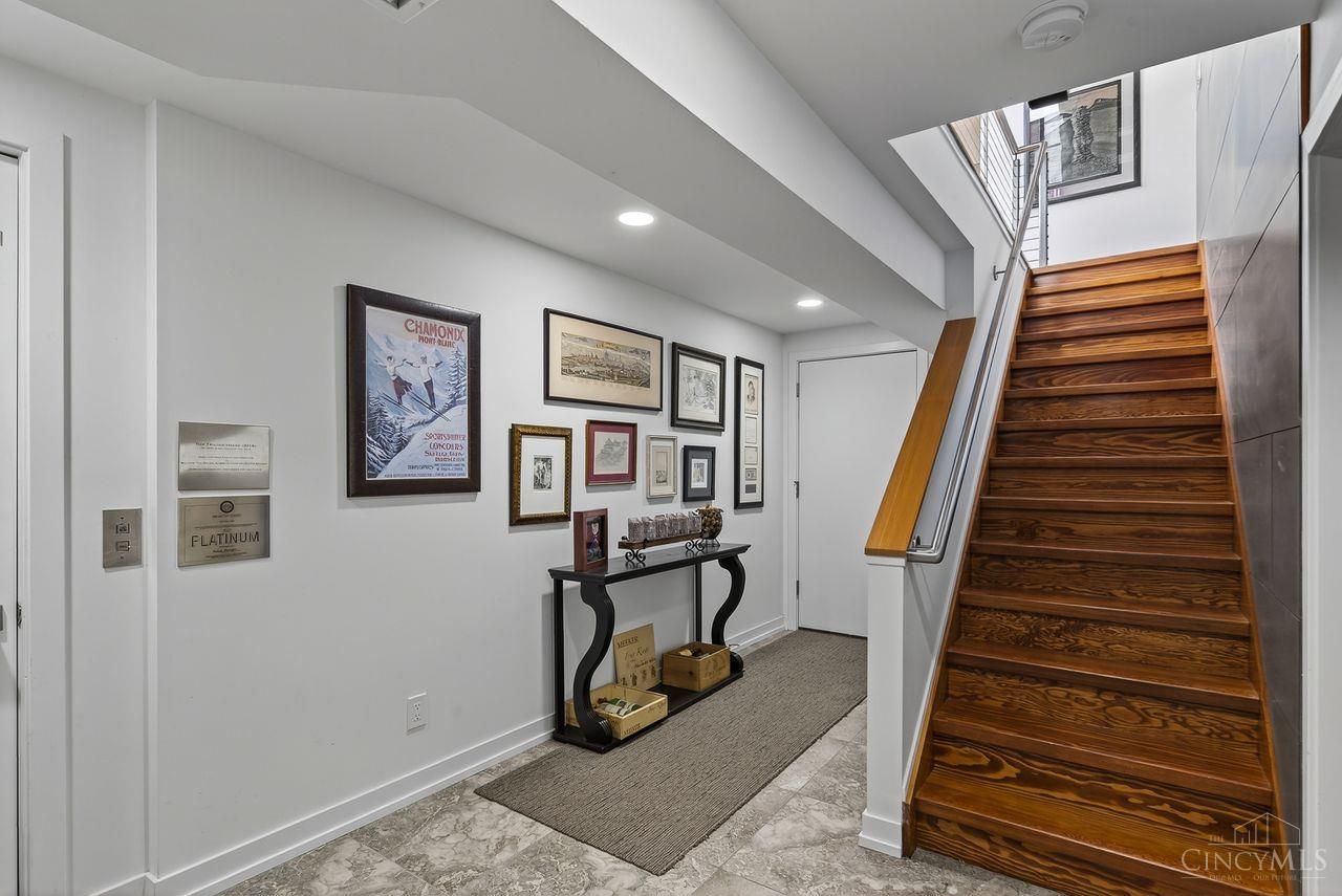 Cincinnati, Ohio, 45202, United States, 4 Bedrooms Bedrooms, ,4 BathroomsBathrooms,Residential,For Sale,1926217