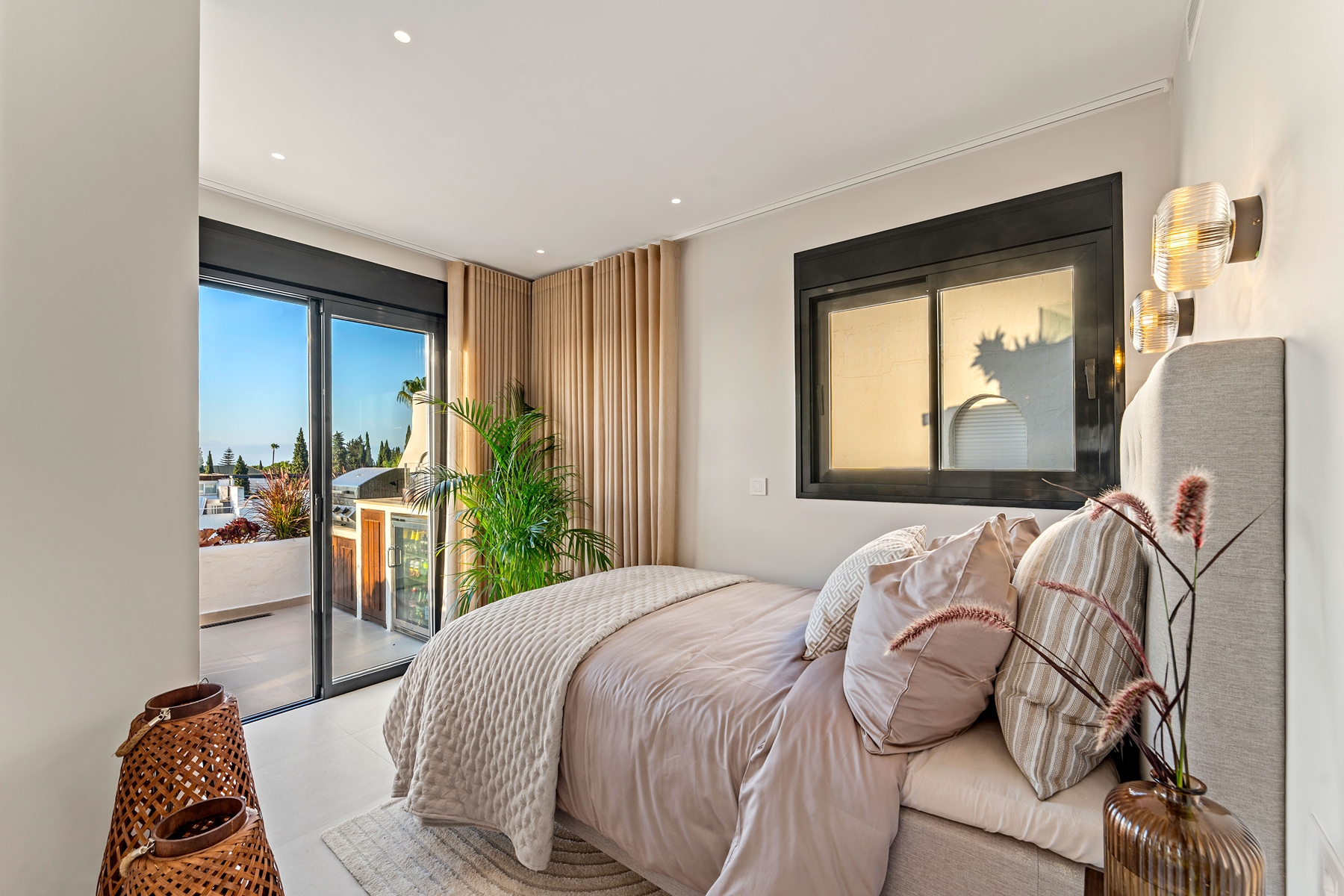  Renovated apartment with panoramic sea views on Marbella
