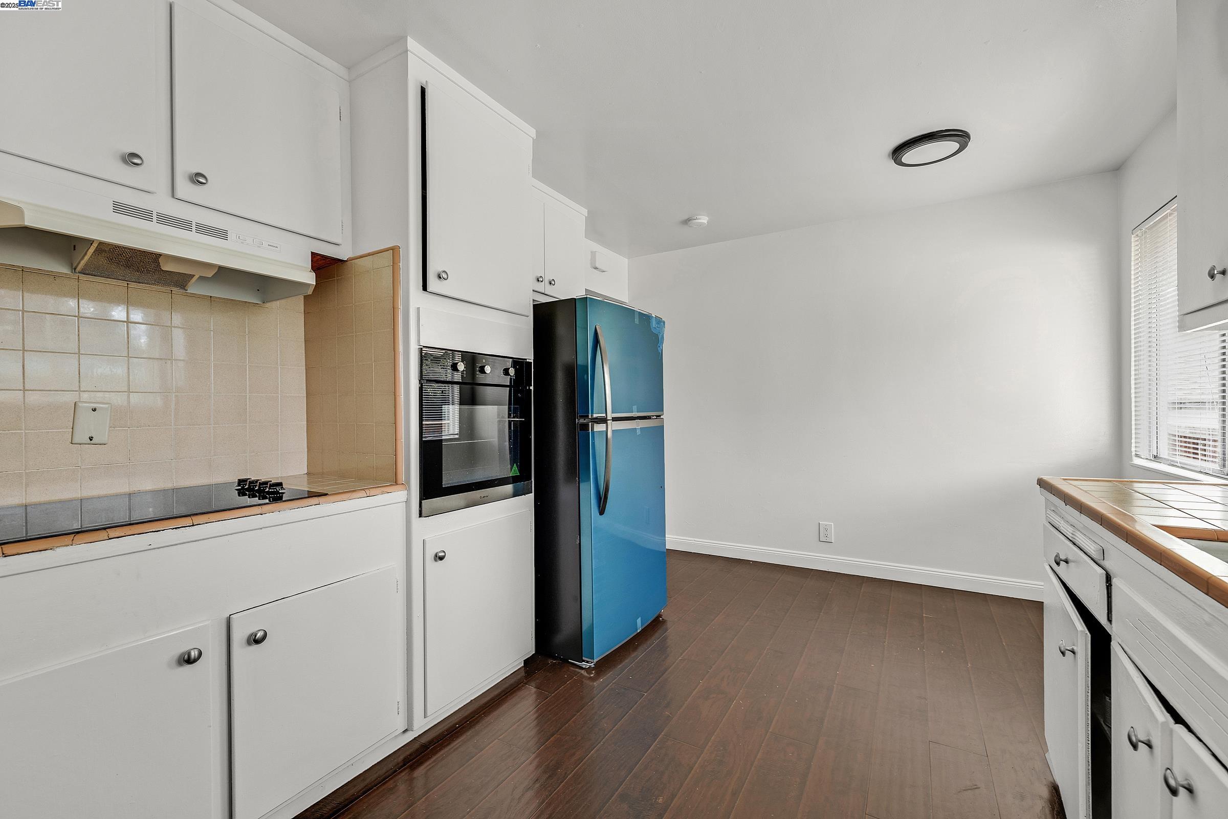 Oakland, California, 94605, United States, ,Residential,For Sale,2003092