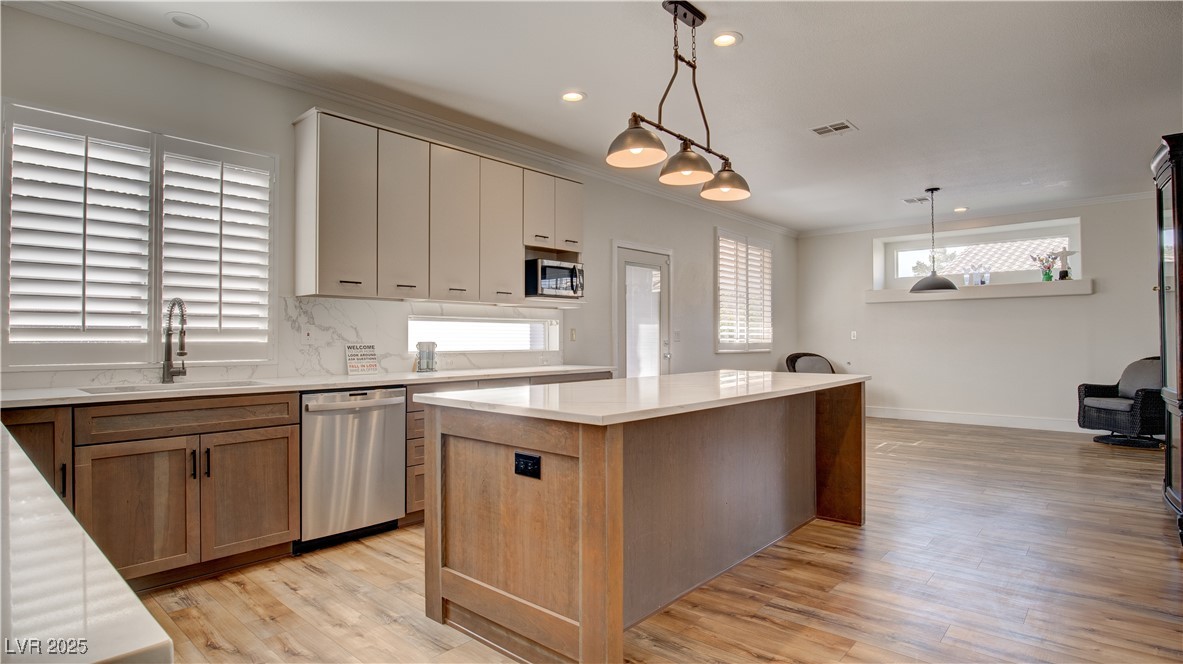 Henderson, Nevada, 89074, United States, 5 Bedrooms Bedrooms, ,2 BathroomsBathrooms,Residential,For Sale,2003072