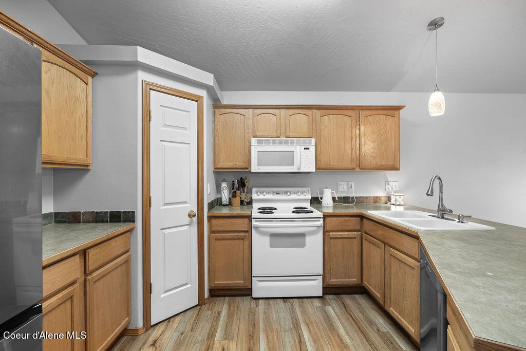 Post Falls, Idaho, 83854, United States, 4 Bedrooms Bedrooms, ,3 BathroomsBathrooms,Residential,For Sale,1870945