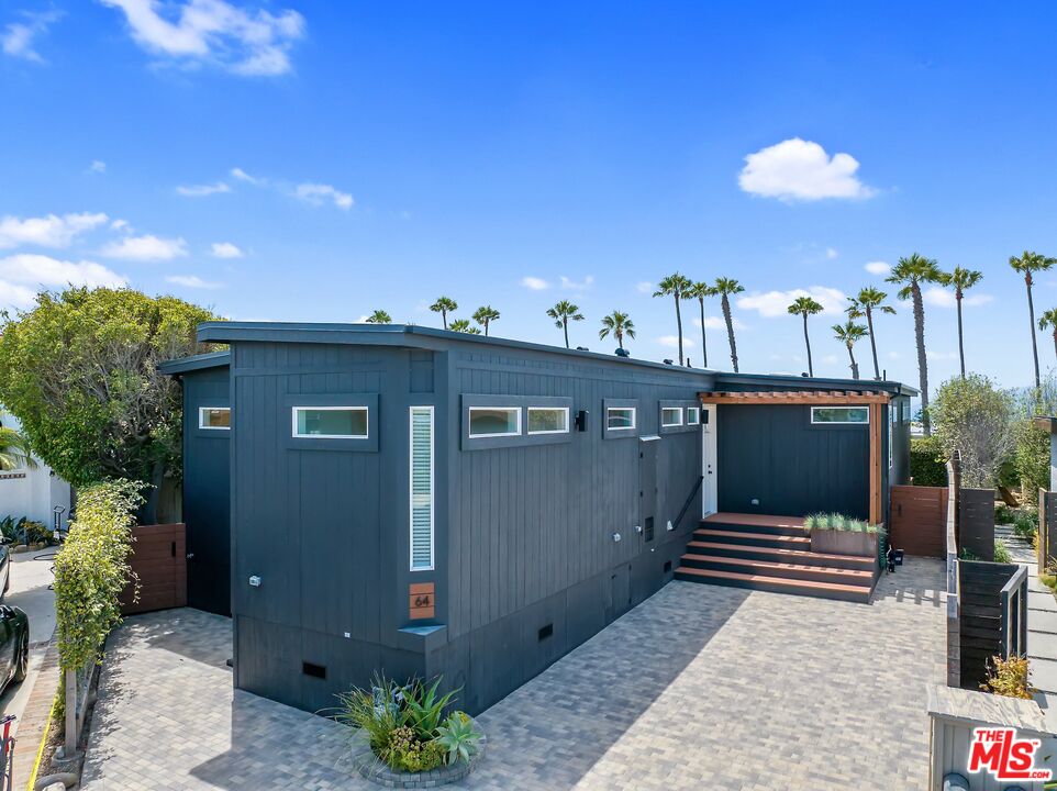 Malibu, California, 90265, United States, 4 Bedrooms Bedrooms, ,3 BathroomsBathrooms,Residential,For Sale,1907056