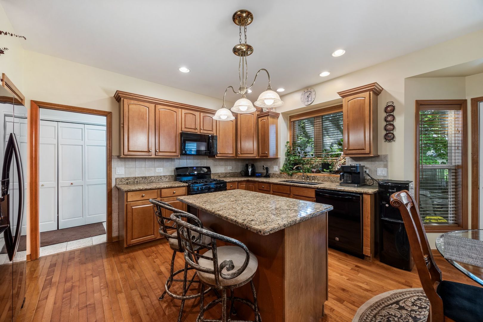 Oswego, Illinois, 60543, United States, 5 Bedrooms Bedrooms, ,4 BathroomsBathrooms,Residential,For Sale,1989652