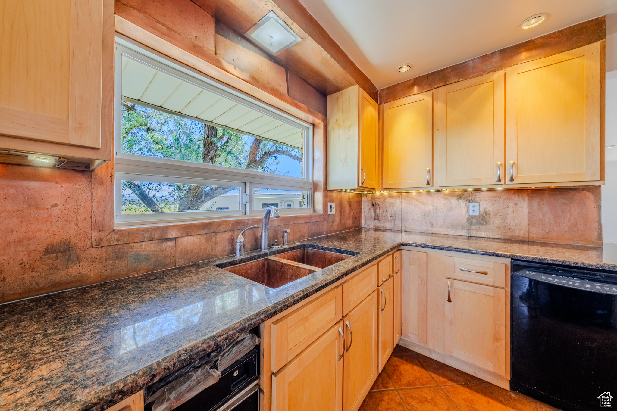 Kanab, Utah, 84741, United States, 4 Bedrooms Bedrooms, ,3 BathroomsBathrooms,Residential,For Sale,1908658
