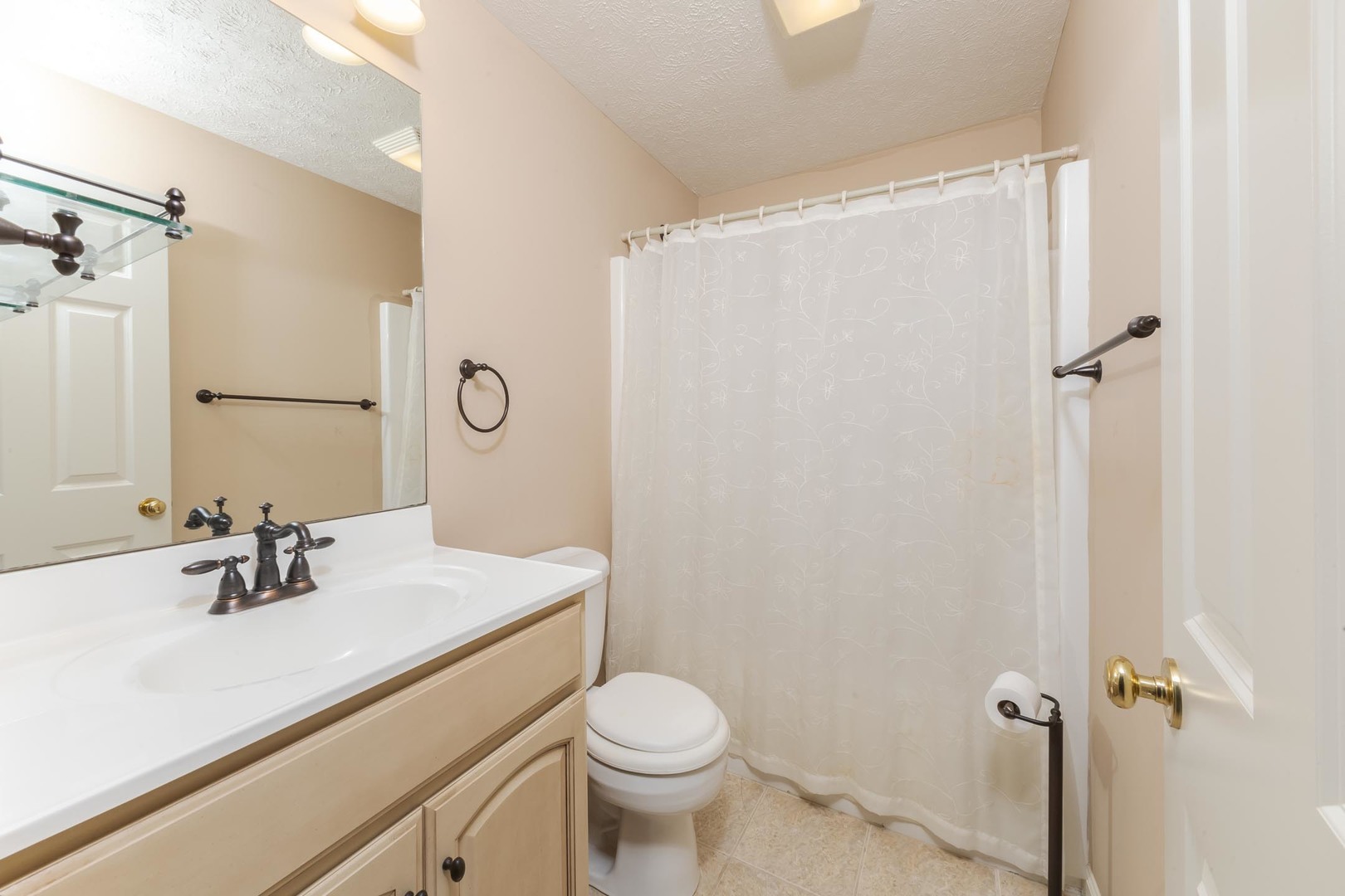 Bloomington, Illinois, 61704, United States, 4 Bedrooms Bedrooms, ,4 BathroomsBathrooms,Residential,For Sale,1957101