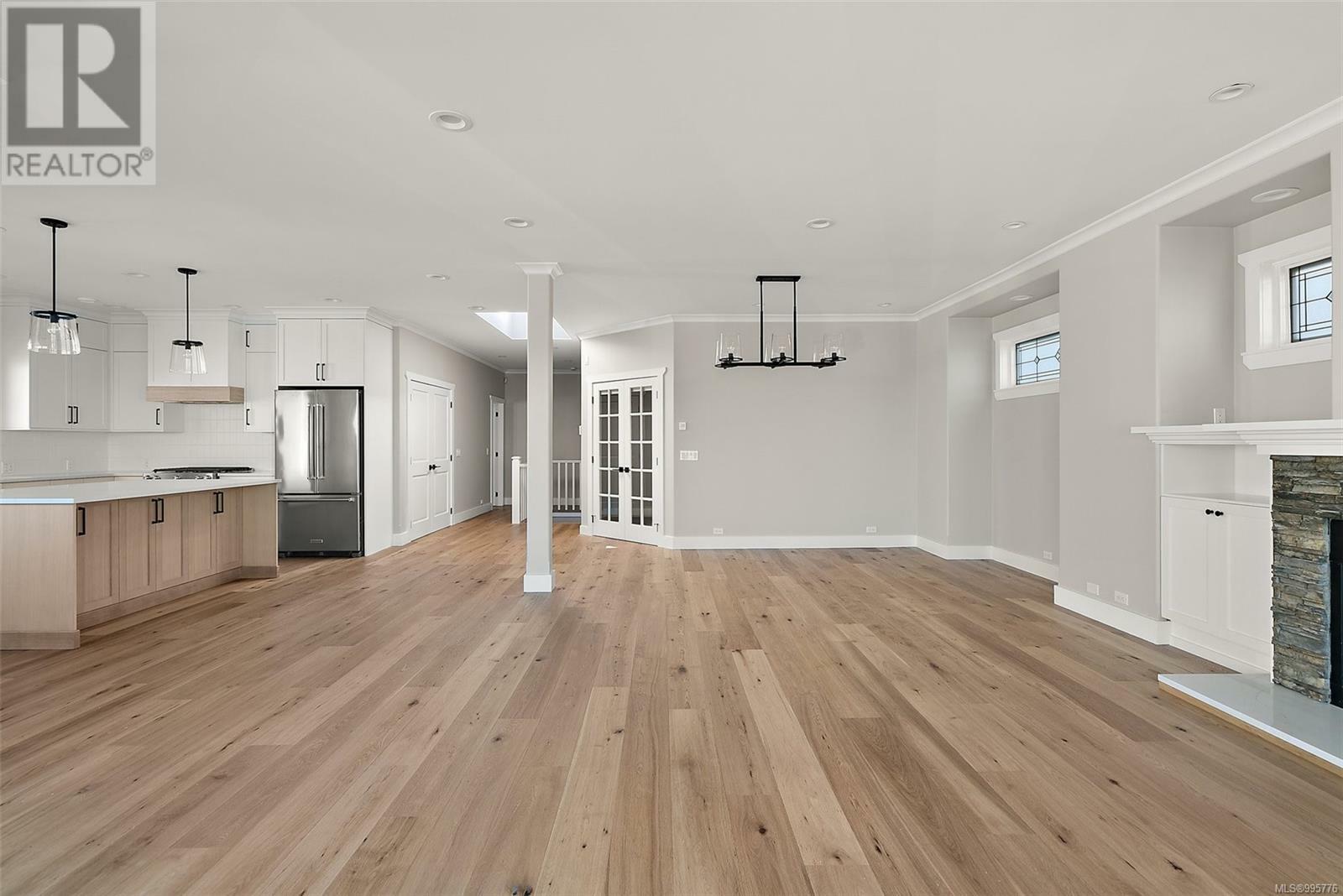 VICTORIA, British Columbia, V8V 1A8, CA, 4 Bedrooms Bedrooms, ,4 BathroomsBathrooms,Residential,For Sale,1876400