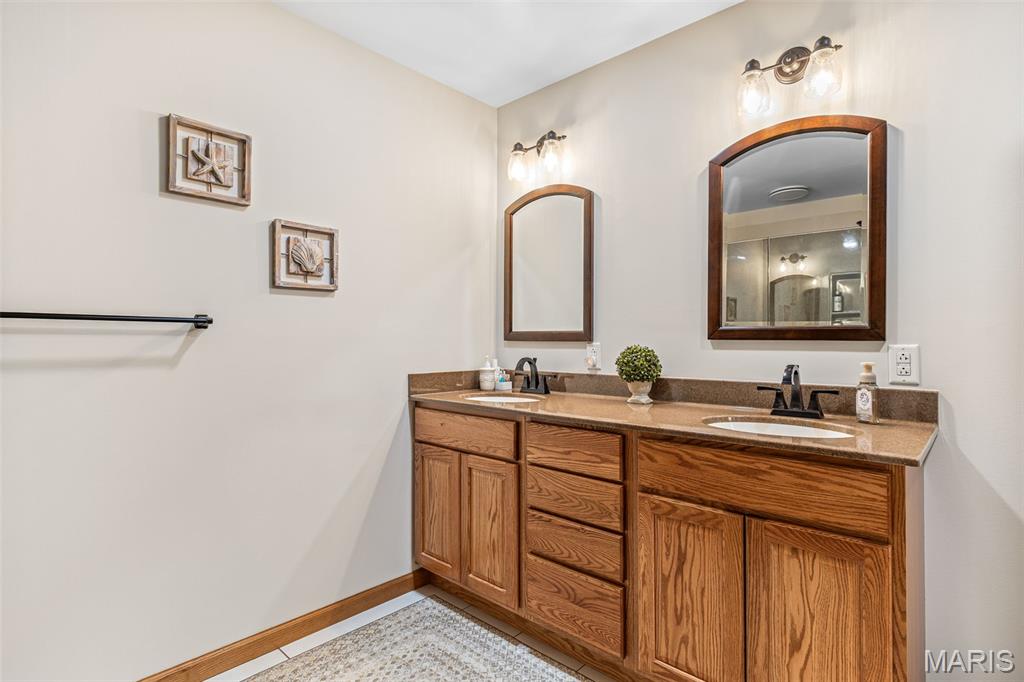 Farmington, Missouri, 63640, United States, 3 Bedrooms Bedrooms, ,3 BathroomsBathrooms,Residential,For Sale,1947219