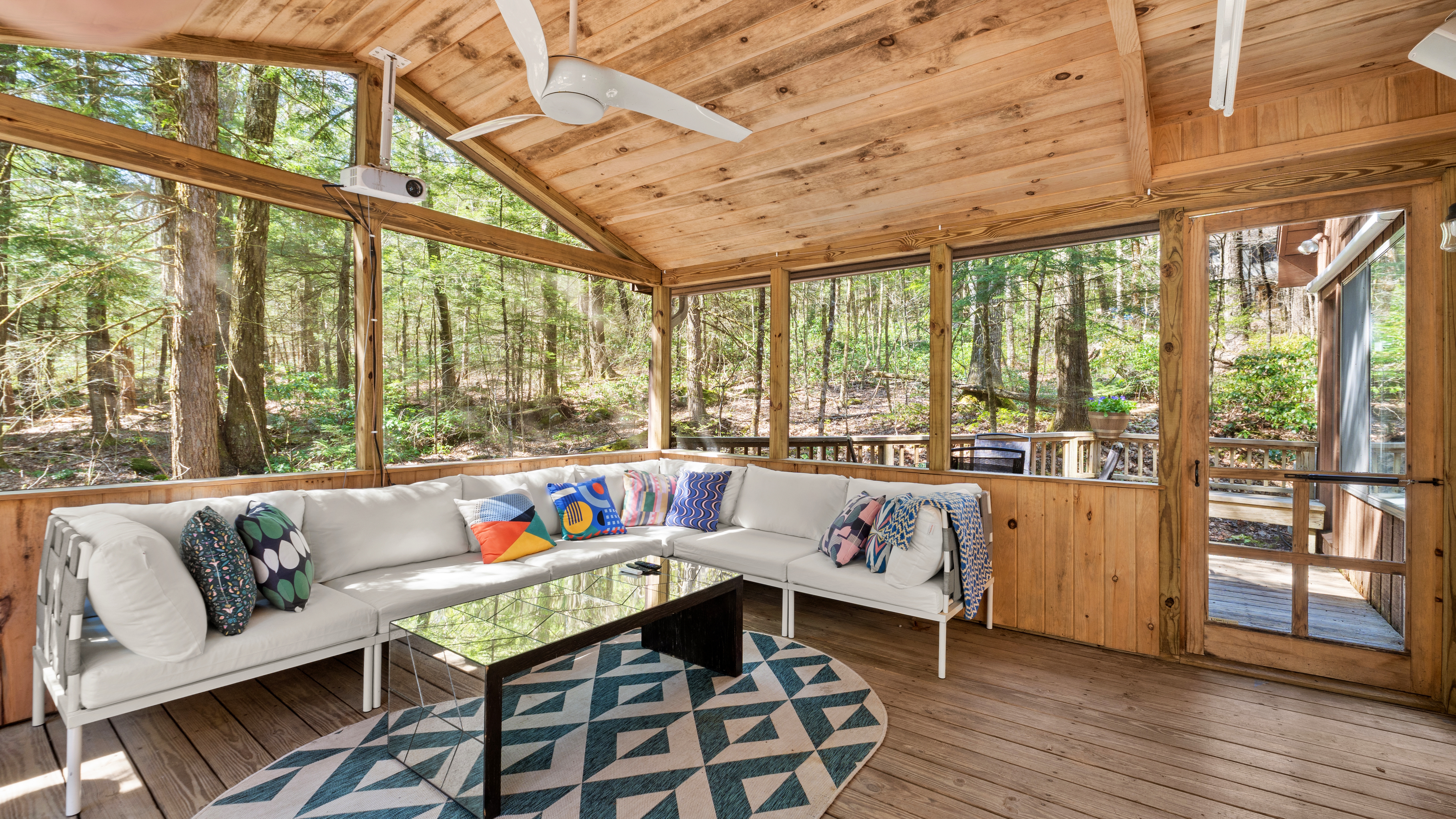  Berkshire Summer Retreat: Modern Cabin with Lake & Club Access - 物件實景