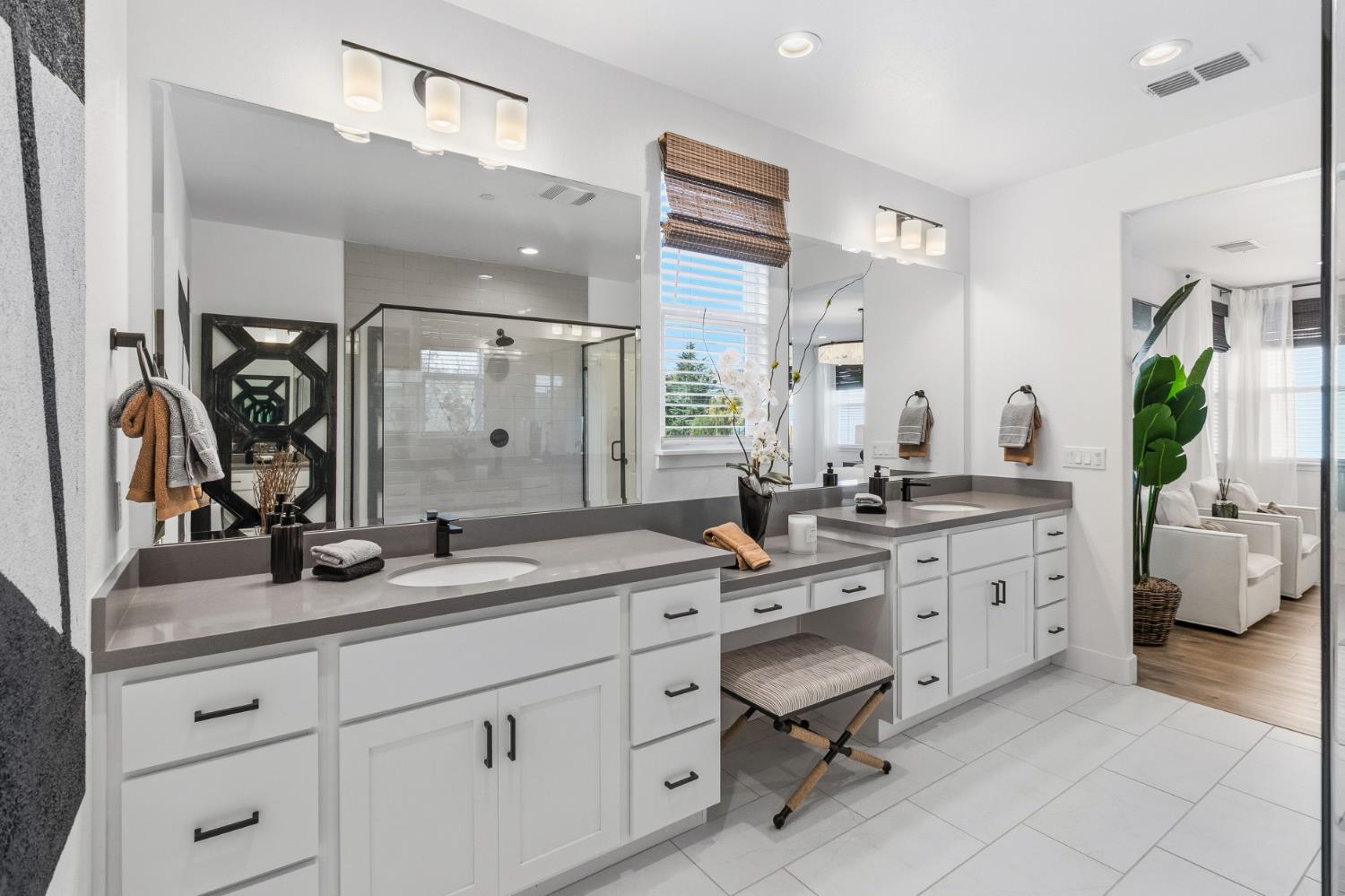 Sacramento, California, 95818, United States, 3 Bedrooms Bedrooms, ,3 BathroomsBathrooms,Residential,For Sale,1993091