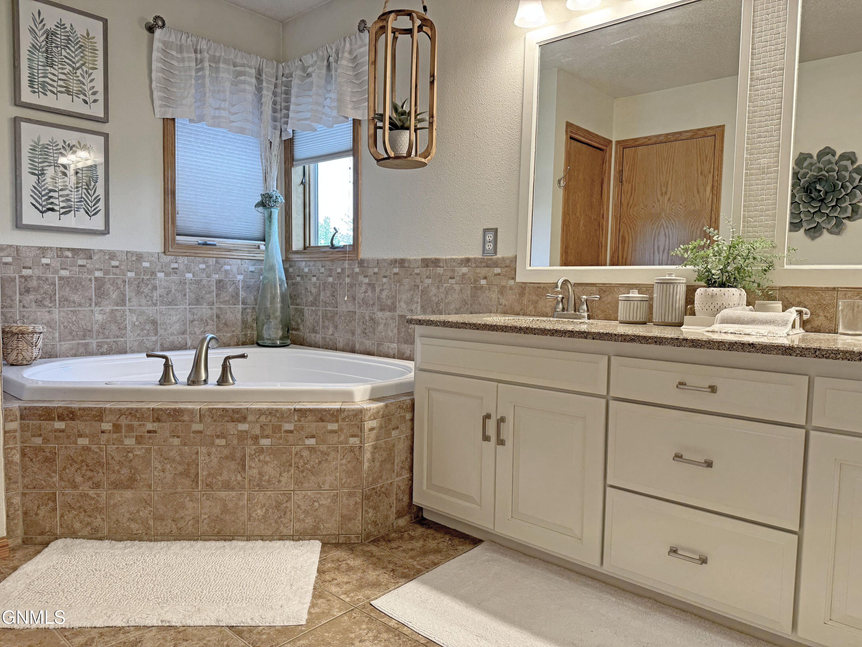 Bismarck, North Dakota, 58503, United States, 5 Bedrooms Bedrooms, ,2 BathroomsBathrooms,Residential,For Sale,2001566