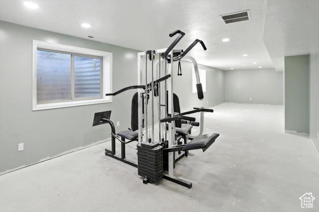 Tremonton, Utah, 84337, United States, 6 Bedrooms Bedrooms, ,3 BathroomsBathrooms,Residential,For Sale,1974496