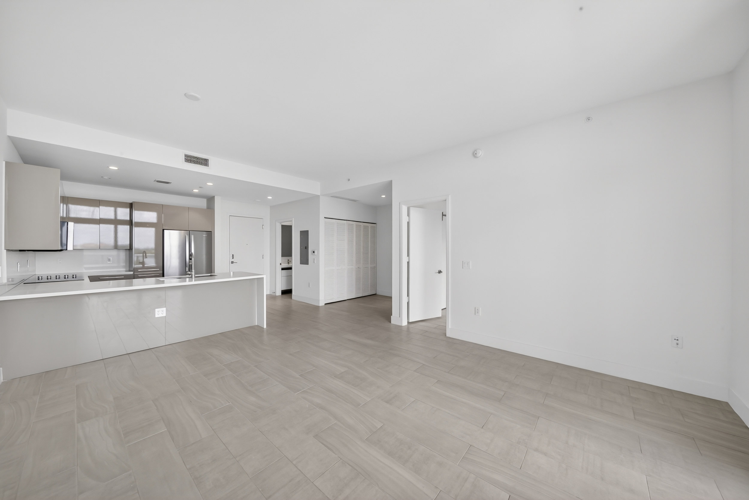  2000 Metropica Way, Sunrise, FL, 33323 - 物件實景
