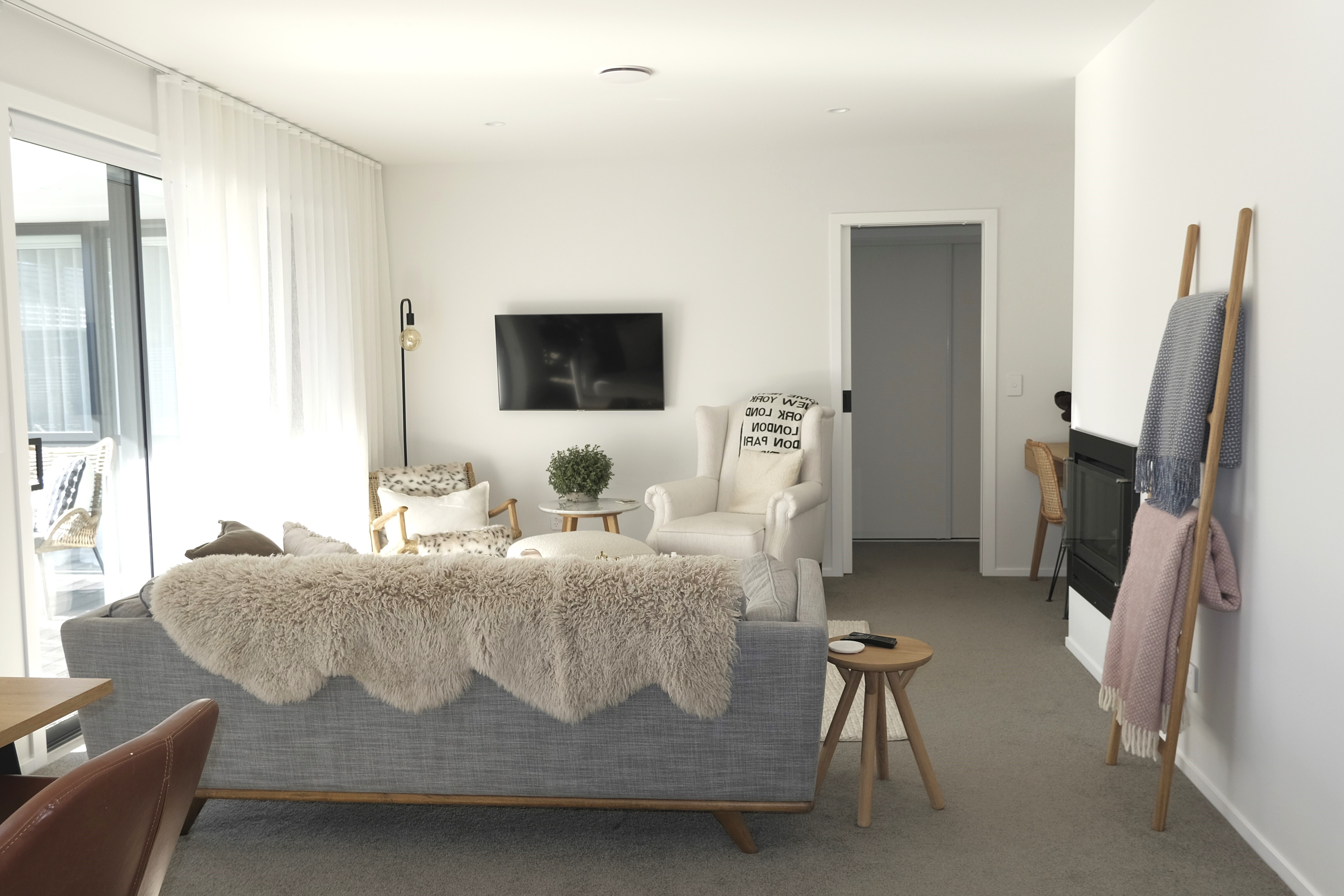  Affordable, Near New and Maintenance Free - 物件實景