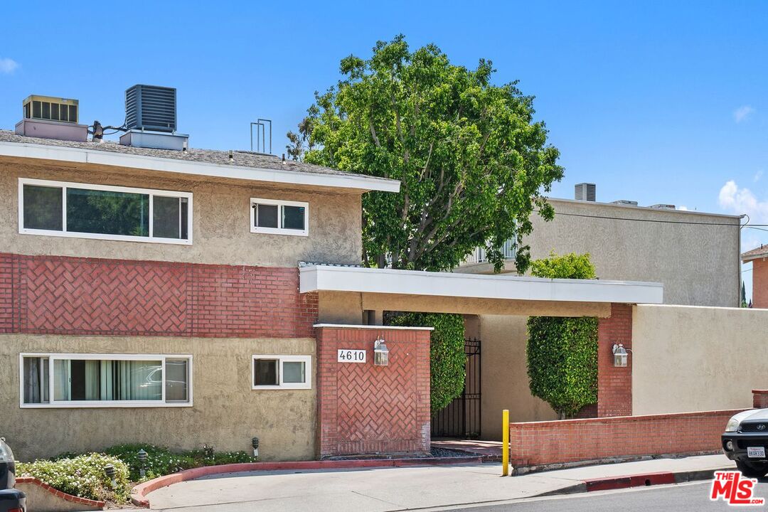 Encino, California, 91436, United States, 2 Bedrooms Bedrooms, ,2 BathroomsBathrooms,Residential,For Sale,1901269