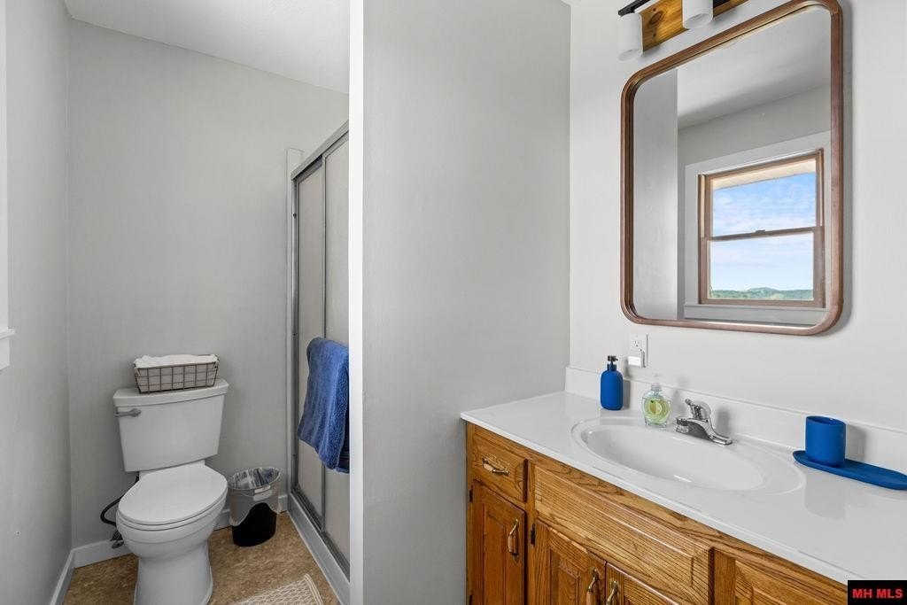 Gainesville, Missouri, 65655, United States, 4 Bedrooms Bedrooms, ,3 BathroomsBathrooms,Residential,For Sale,1979779