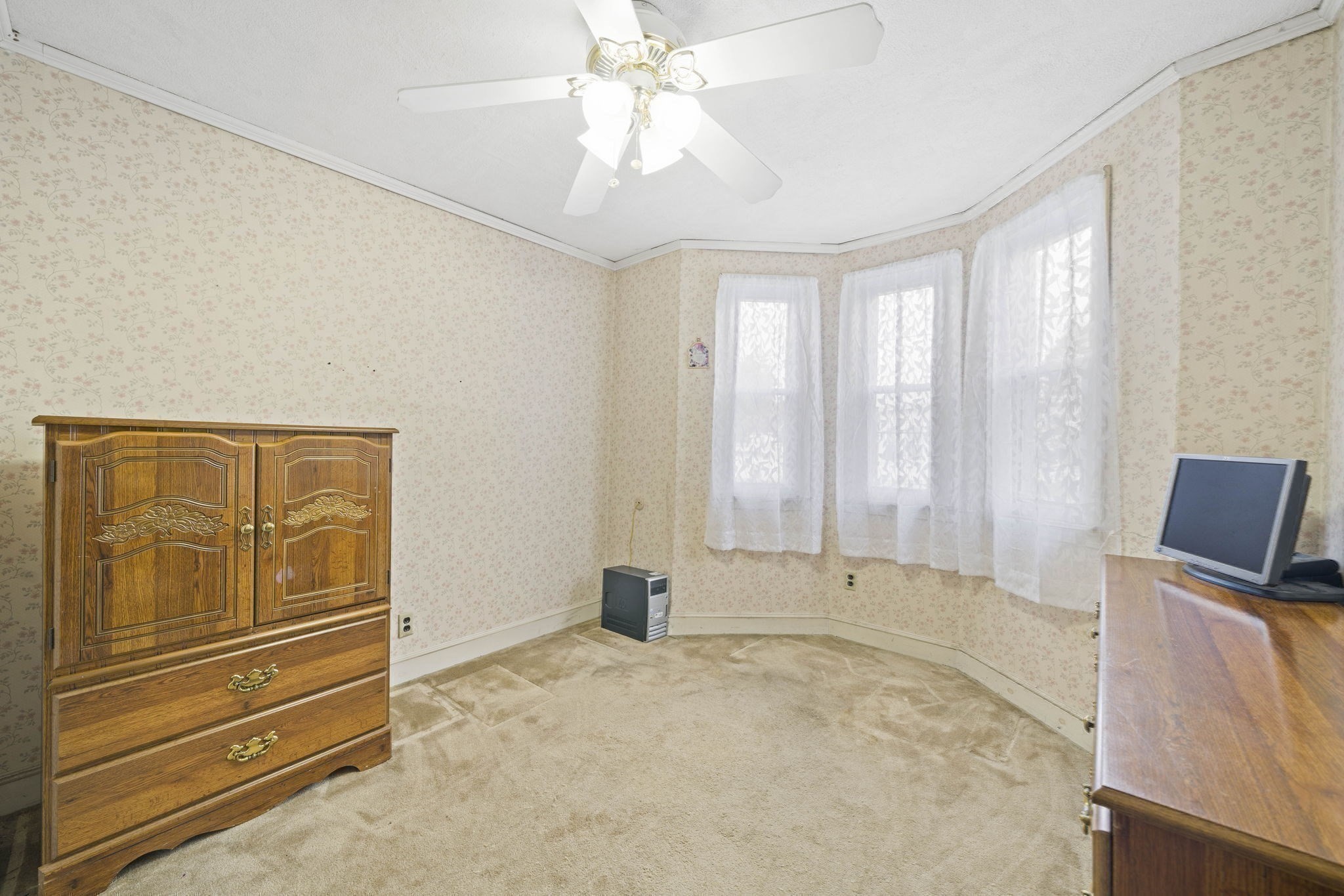 Lynn, Massachusetts, 01902, United States, 3 Bedrooms Bedrooms, ,2 BathroomsBathrooms,Residential,For Sale,1981225