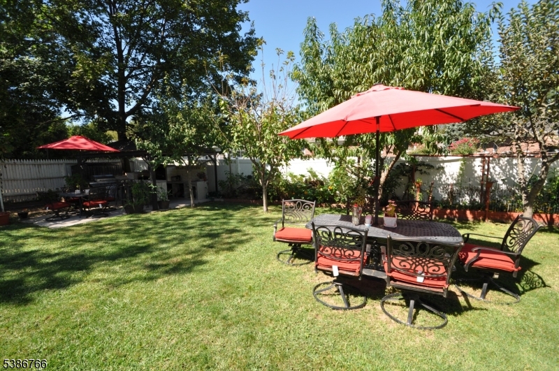 Burlington, Springfield Township`, New Jersey, 07081, United States, 4 Bedrooms Bedrooms, ,3 BathroomsBathrooms,Residential,For Sale,1979460