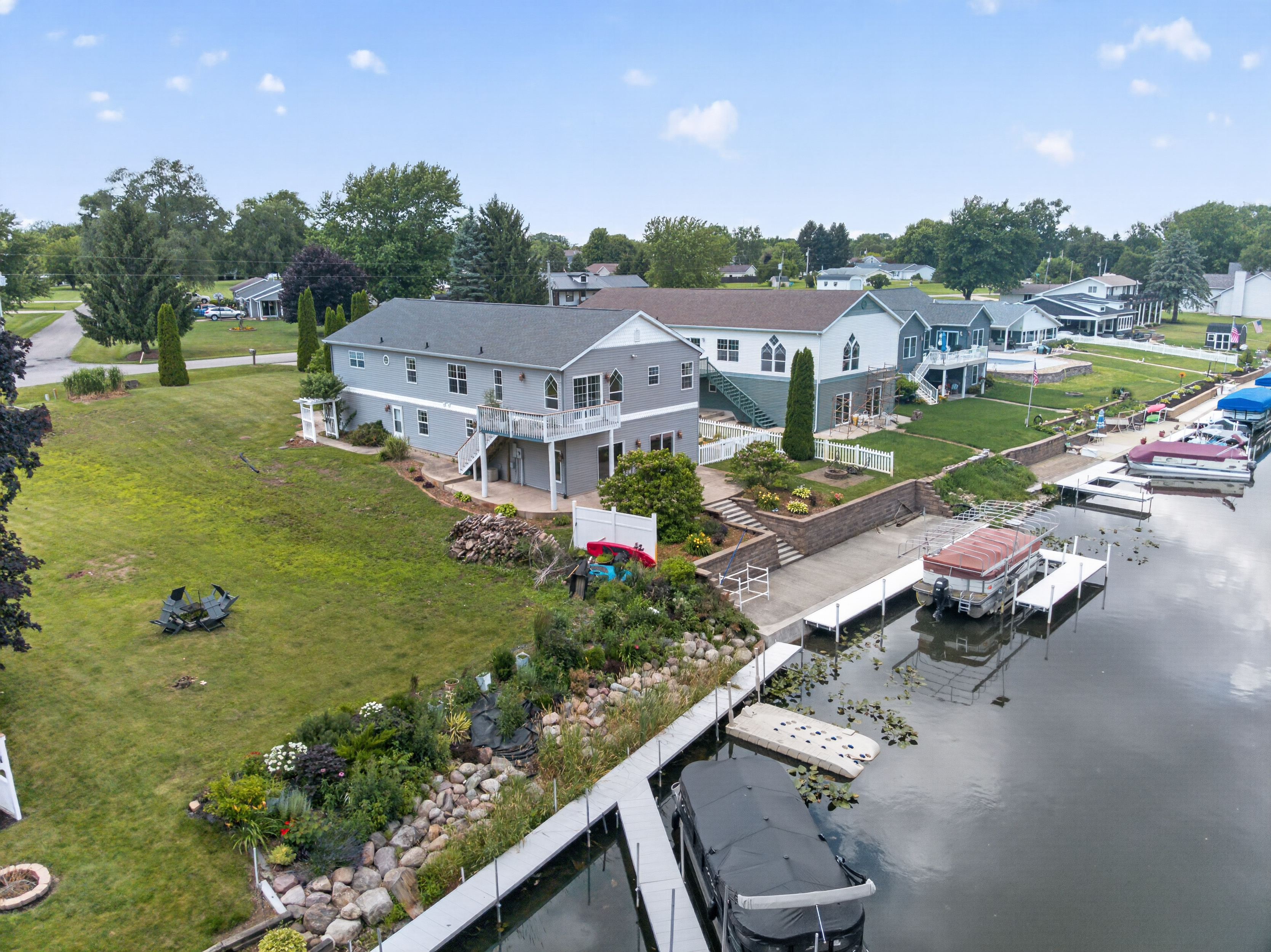  Spacious Channel-Front Home Off Lake Wawasee - 物件實景