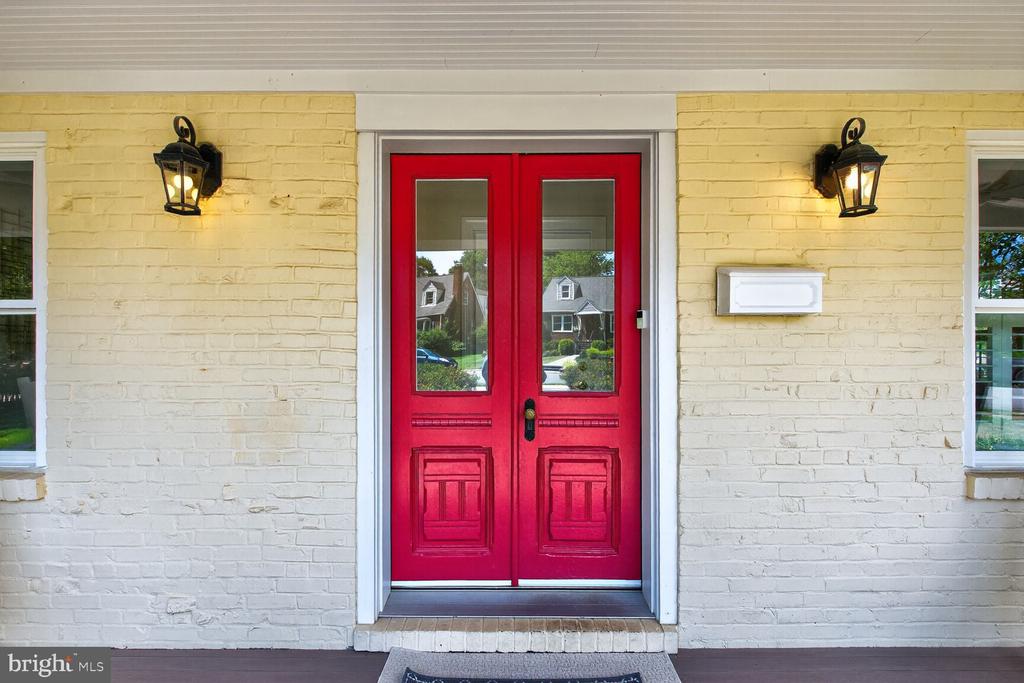 Arlington, Virginia, 22213, United States, 5 Bedrooms Bedrooms, ,5 BathroomsBathrooms,Residential,For Sale,1982488