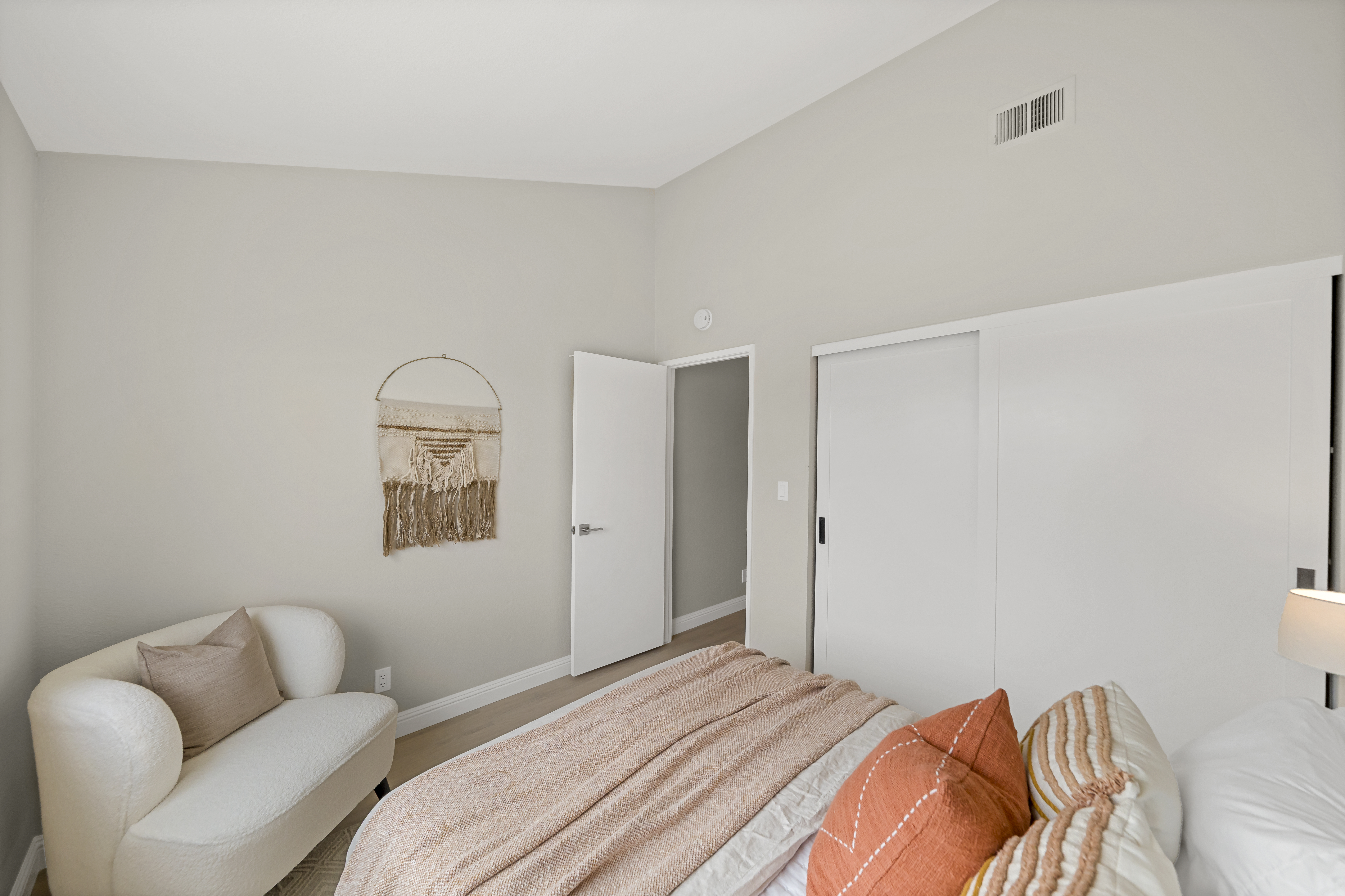  Designer-Appointed Forest Park Home with Seamless Indoor-Outdoor Living - 物件實景