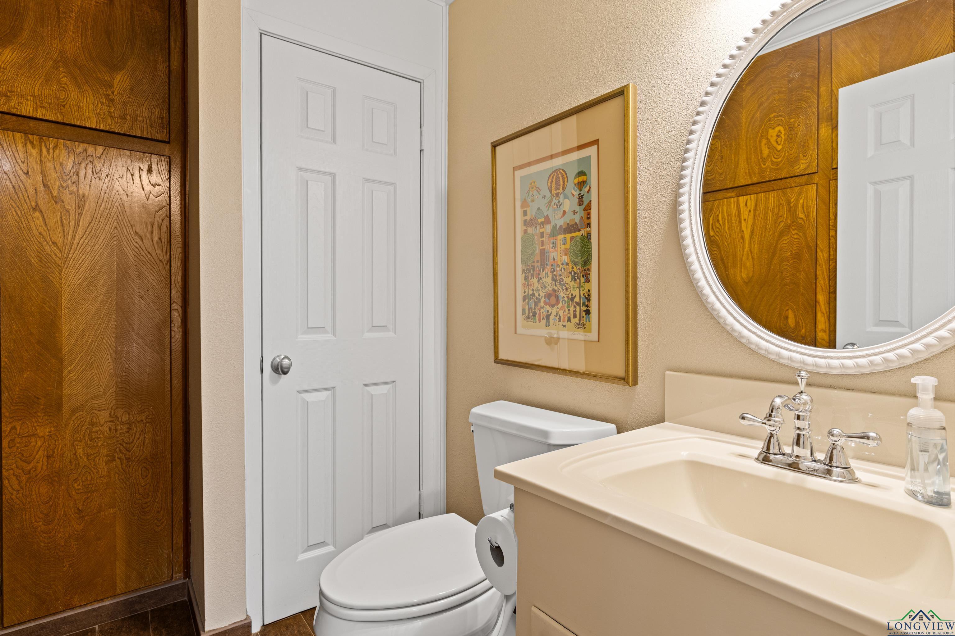 Kilgore, Texas, 75662, United States, 4 Bedrooms Bedrooms, ,3 BathroomsBathrooms,Residential,For Sale,1949860