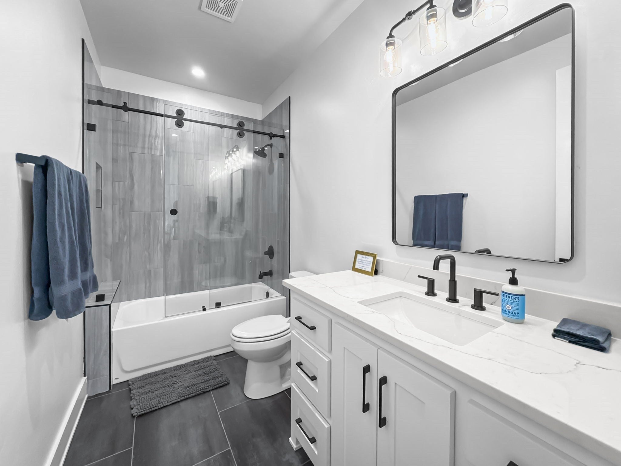 Graford, Texas, 76449, United States, 3 Bedrooms Bedrooms, ,2 BathroomsBathrooms,Residential,For Sale,1983153