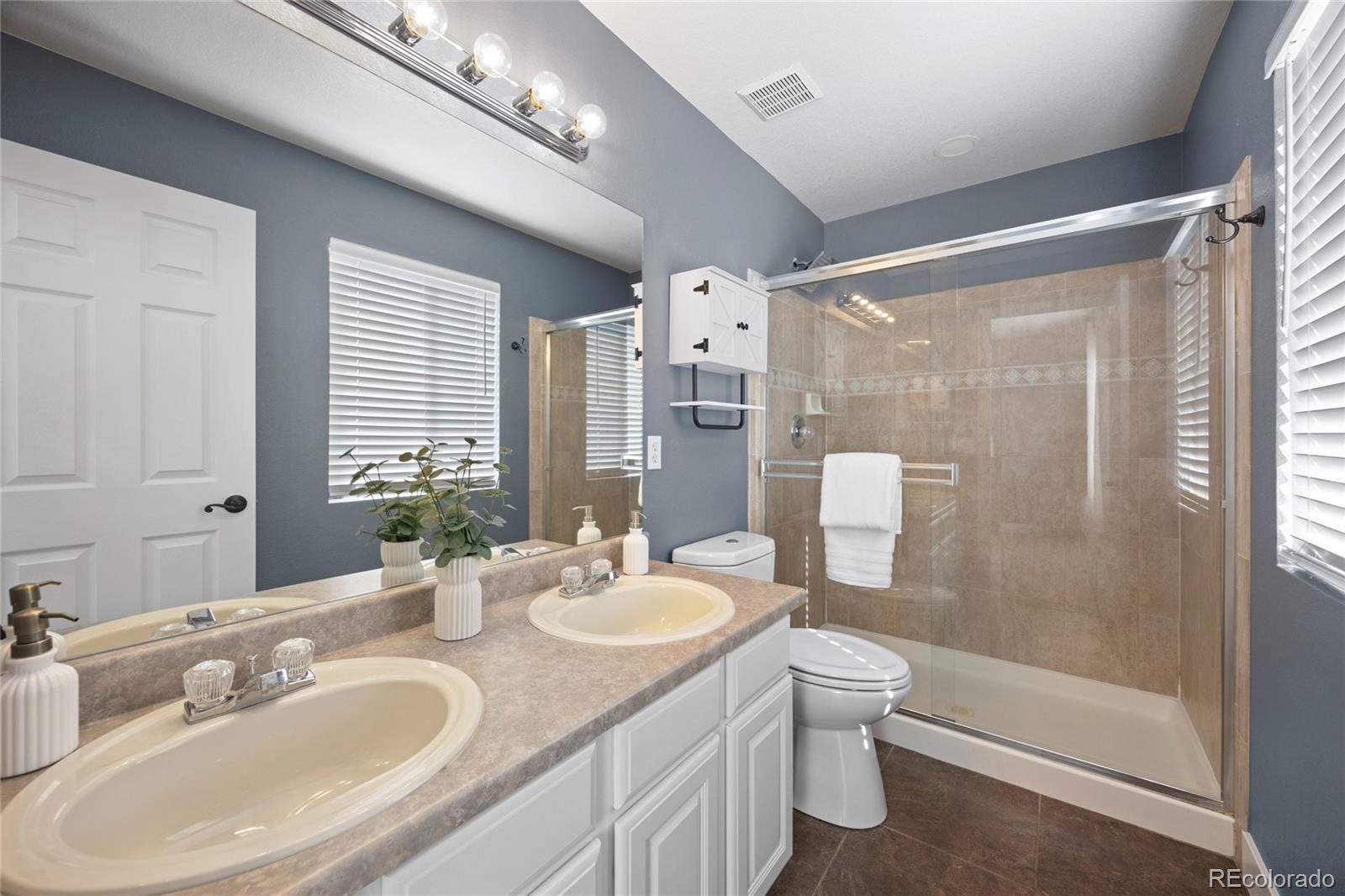 Littleton, Colorado, 80125, United States, 4 Bedrooms Bedrooms, ,1 BathroomBathrooms,Residential,For Sale,1958301