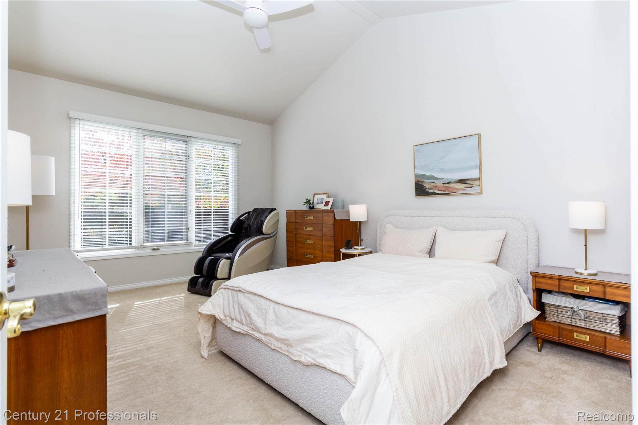 Troy, Michigan, 48098, United States, 2 Bedrooms Bedrooms, ,3 BathroomsBathrooms,Residential,For Sale,1979422