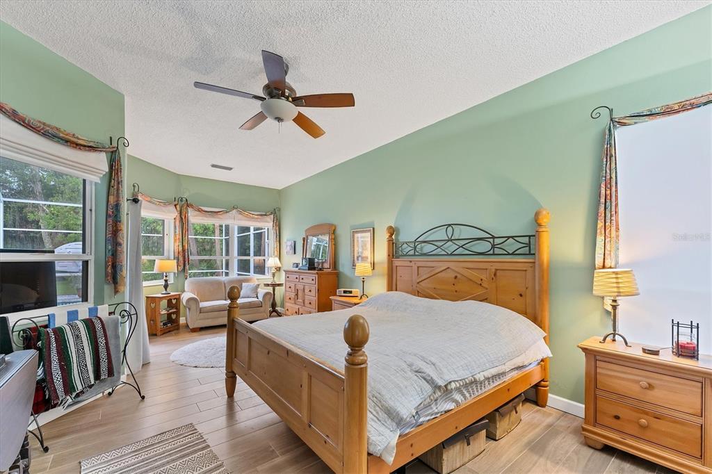 Sarasota, Florida, 34233, United States, 4 Bedrooms Bedrooms, ,4 BathroomsBathrooms,Residential,For Sale,1891764