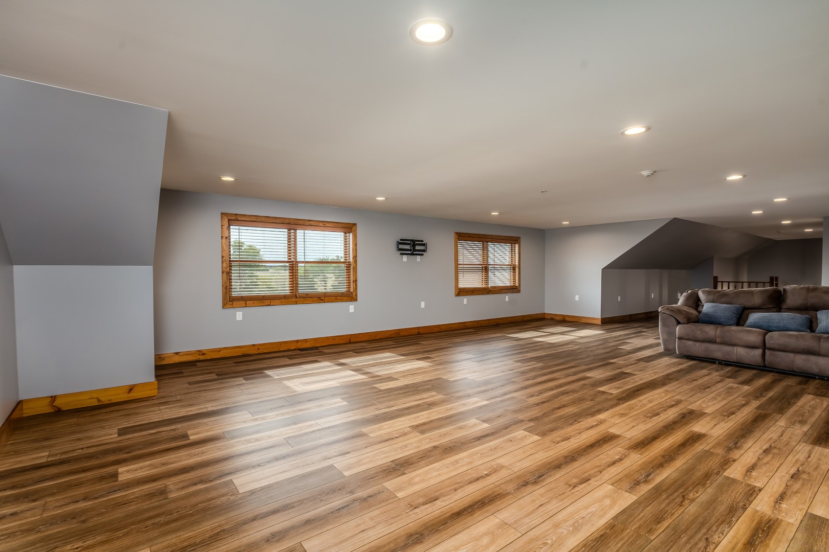 Carbondale, Illinois, 62902, United States, 3 Bedrooms Bedrooms, ,8 BathroomsBathrooms,Residential,For Sale,1986074