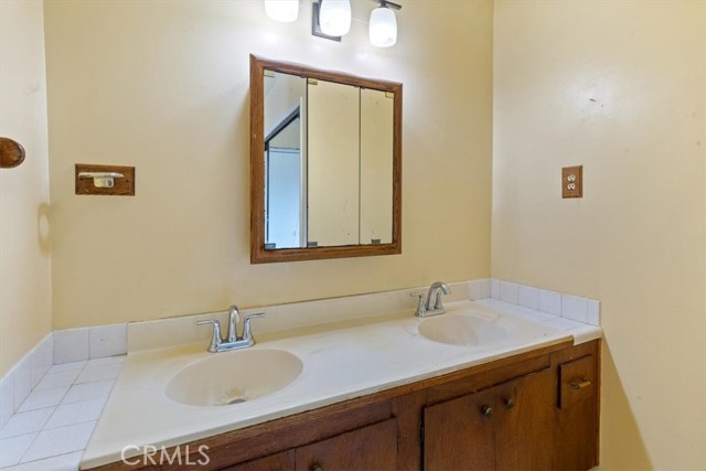 Los Angeles, California, 90003, United States, 3 Bedrooms Bedrooms, ,Residential,For Sale,1977735