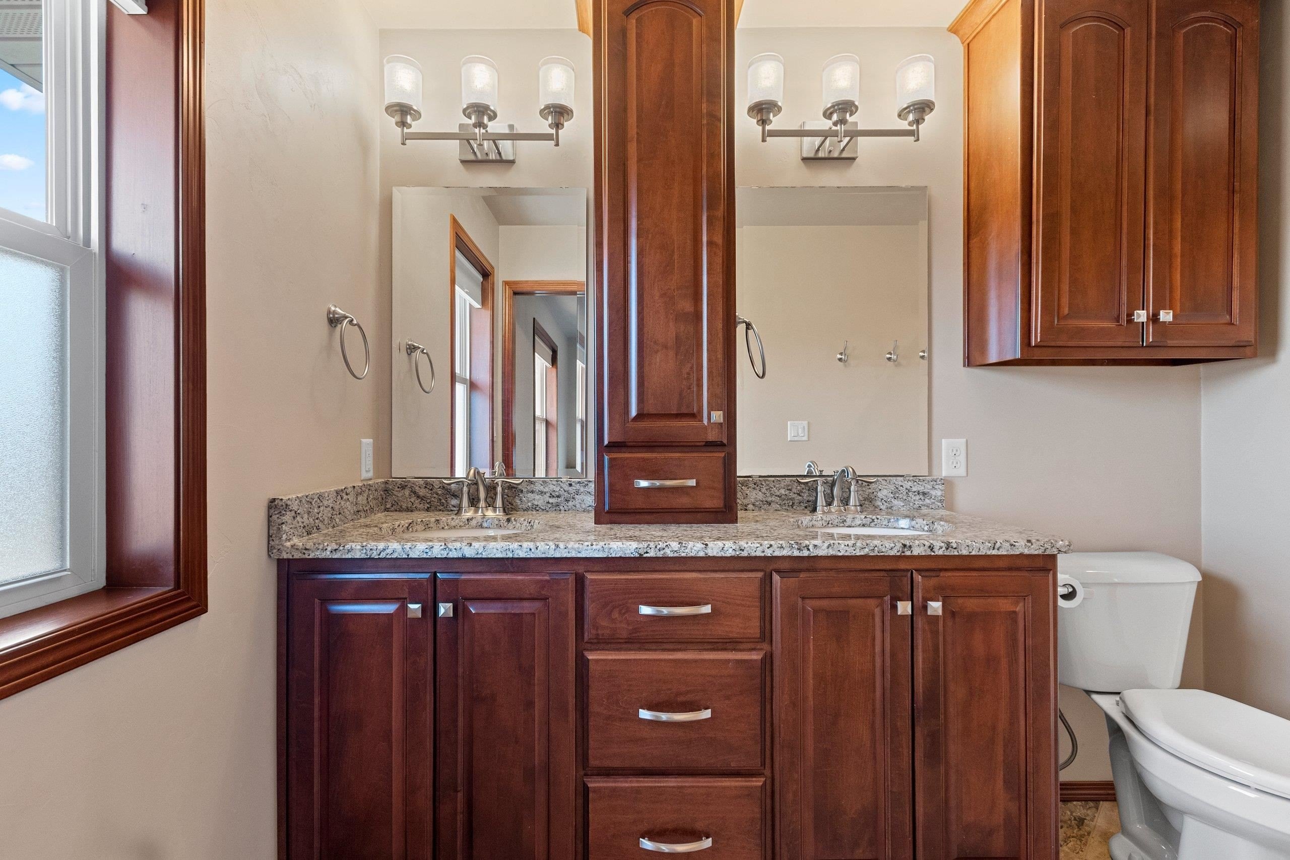 DE PERE, Wisconsin, 54115, United States, 5 Bedrooms Bedrooms, ,4 BathroomsBathrooms,Residential,For Sale,2048678