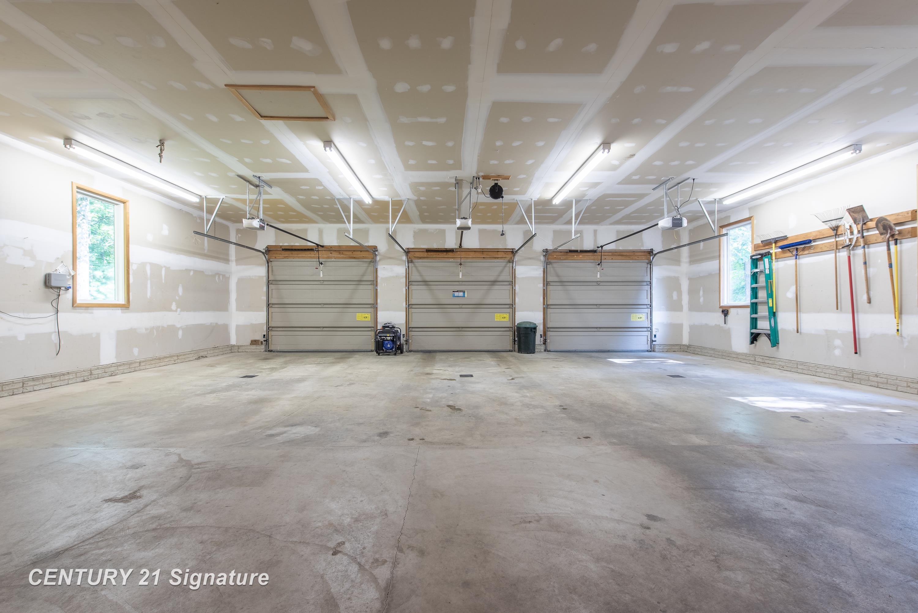 Midland, Michigan, 48642, United States, 4 Bedrooms Bedrooms, ,5 BathroomsBathrooms,Residential,For Sale,1979338