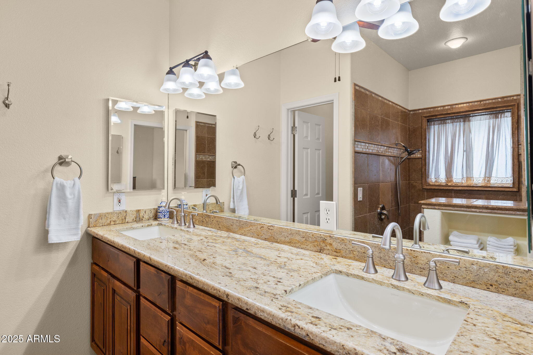 Peoria, Arizona, 85383, United States, 3 Bedrooms Bedrooms, ,2 BathroomsBathrooms,Residential,For Sale,1989299