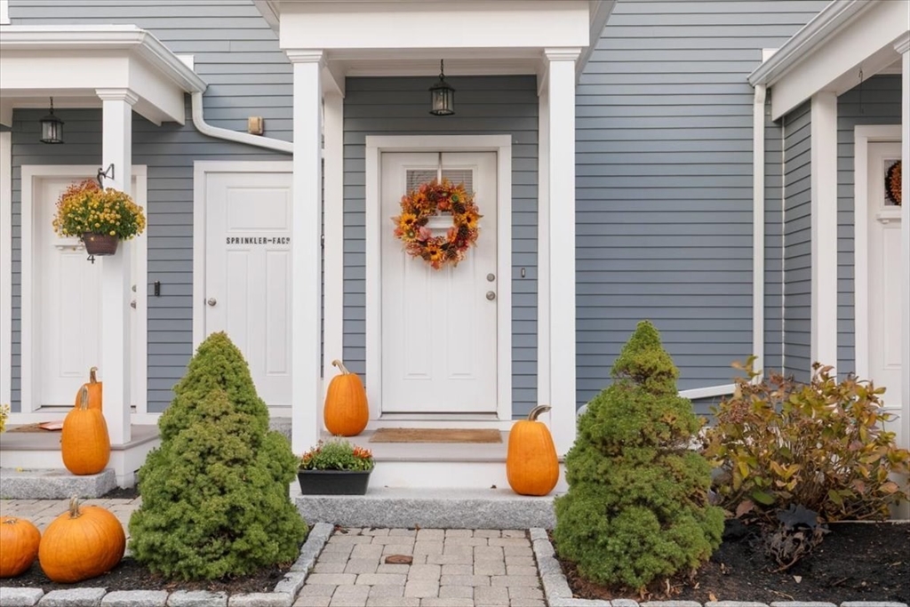 Danvers, Massachusetts, 01923, United States, 2 Bedrooms Bedrooms, ,3 BathroomsBathrooms,Residential,For Sale,1994668