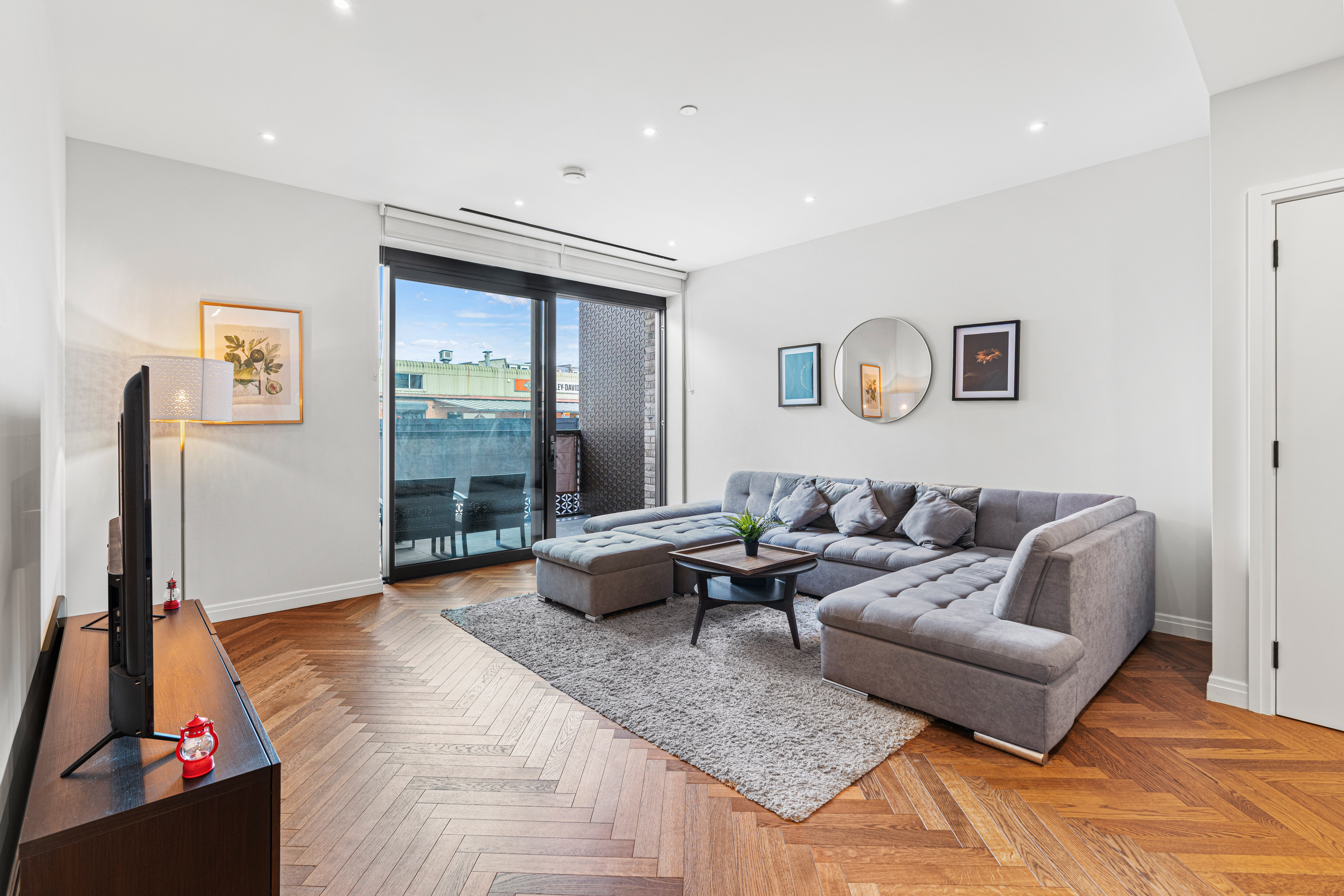  A Contemporary Two-Bedroom Apartment with a Balcony at King’s Road Park - 物件實景