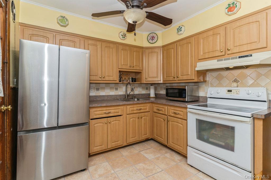 Elmont, New York, 11003, United States, 4 Bedrooms Bedrooms, ,1 BathroomBathrooms,Residential,For Sale,1938597