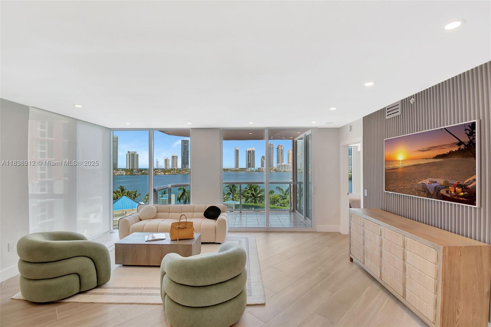 Aventura, Florida, 33180, United States, 2 Bedrooms Bedrooms, ,3 BathroomsBathrooms,Residential,For Sale,1910809