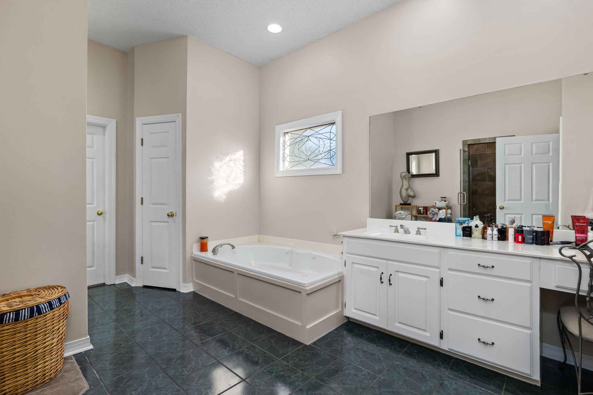 Tupelo, Mississippi, 38801, United States, 4 Bedrooms Bedrooms, ,4 BathroomsBathrooms,Residential,For Sale,1957105