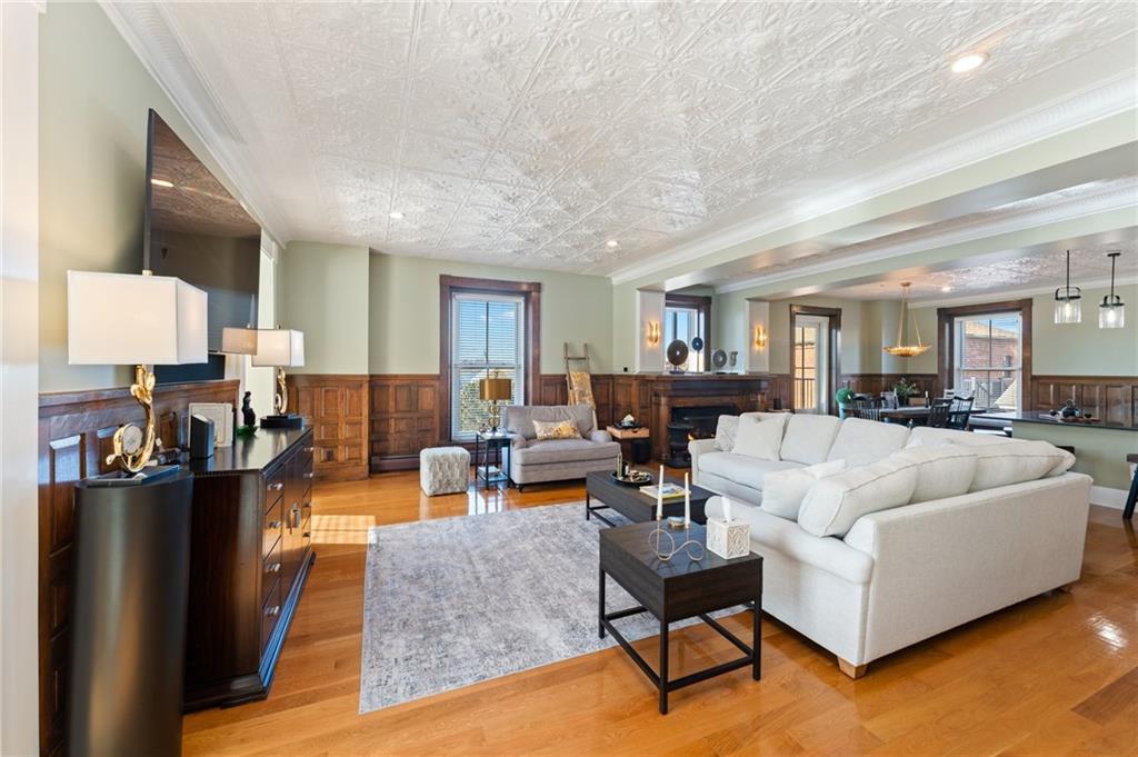 Bristol, Rhode Island, 02809, United States, 2 Bedrooms Bedrooms, ,3 BathroomsBathrooms,Residential,For Sale,1834727