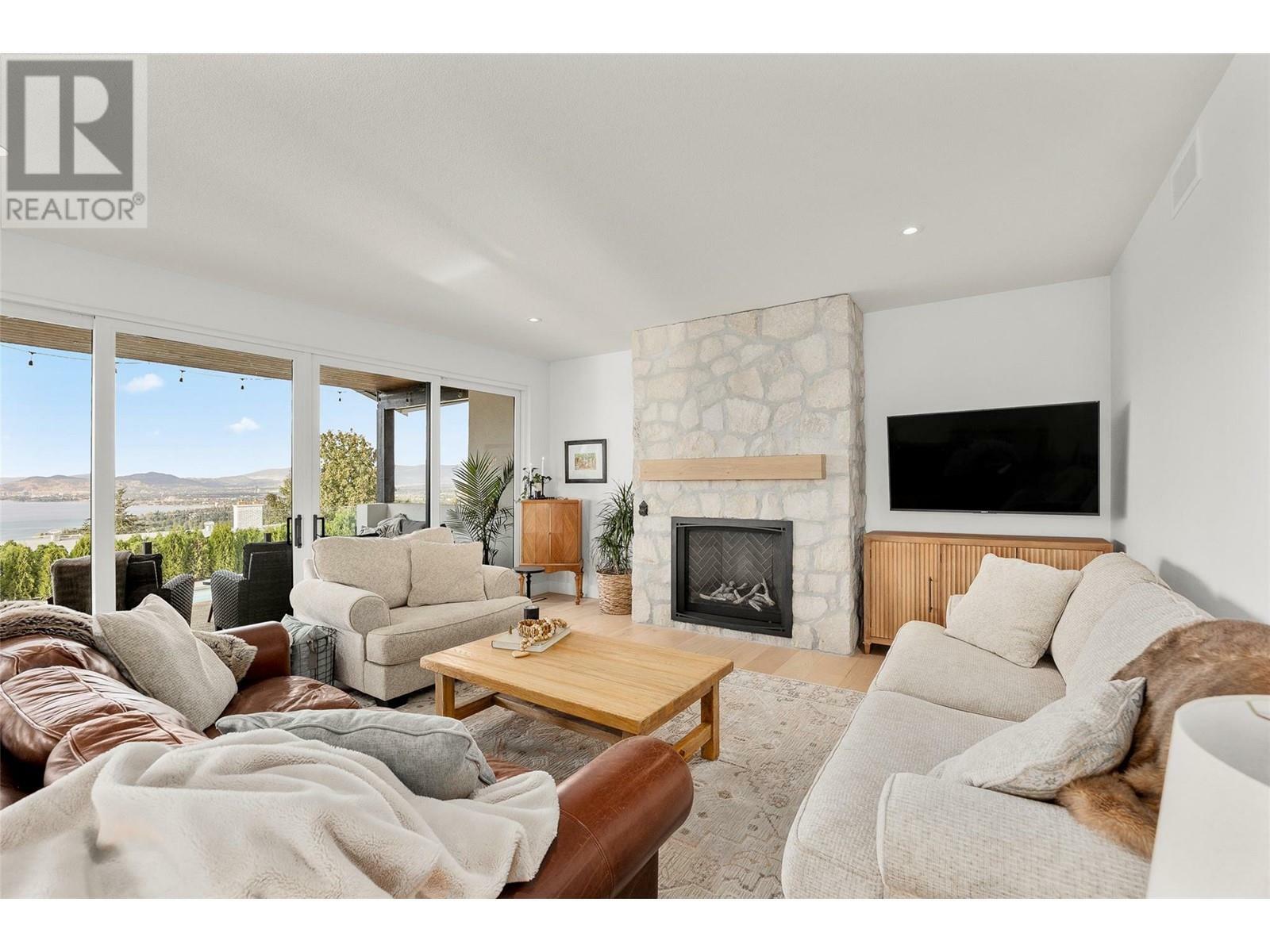 KELOWNA, British Columbia, V1W 4L1, CA, 4 Bedrooms Bedrooms, ,4 BathroomsBathrooms,Residential,For Sale,1838056